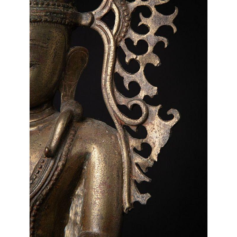 Très spéciale statue de Bouddha couronnée en bronze ancien de Birmanie en vente 14