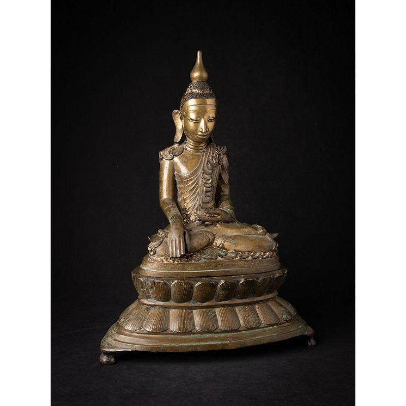Very Special Antique Bronze Shan Buddha Statue from Burma For Sale 4