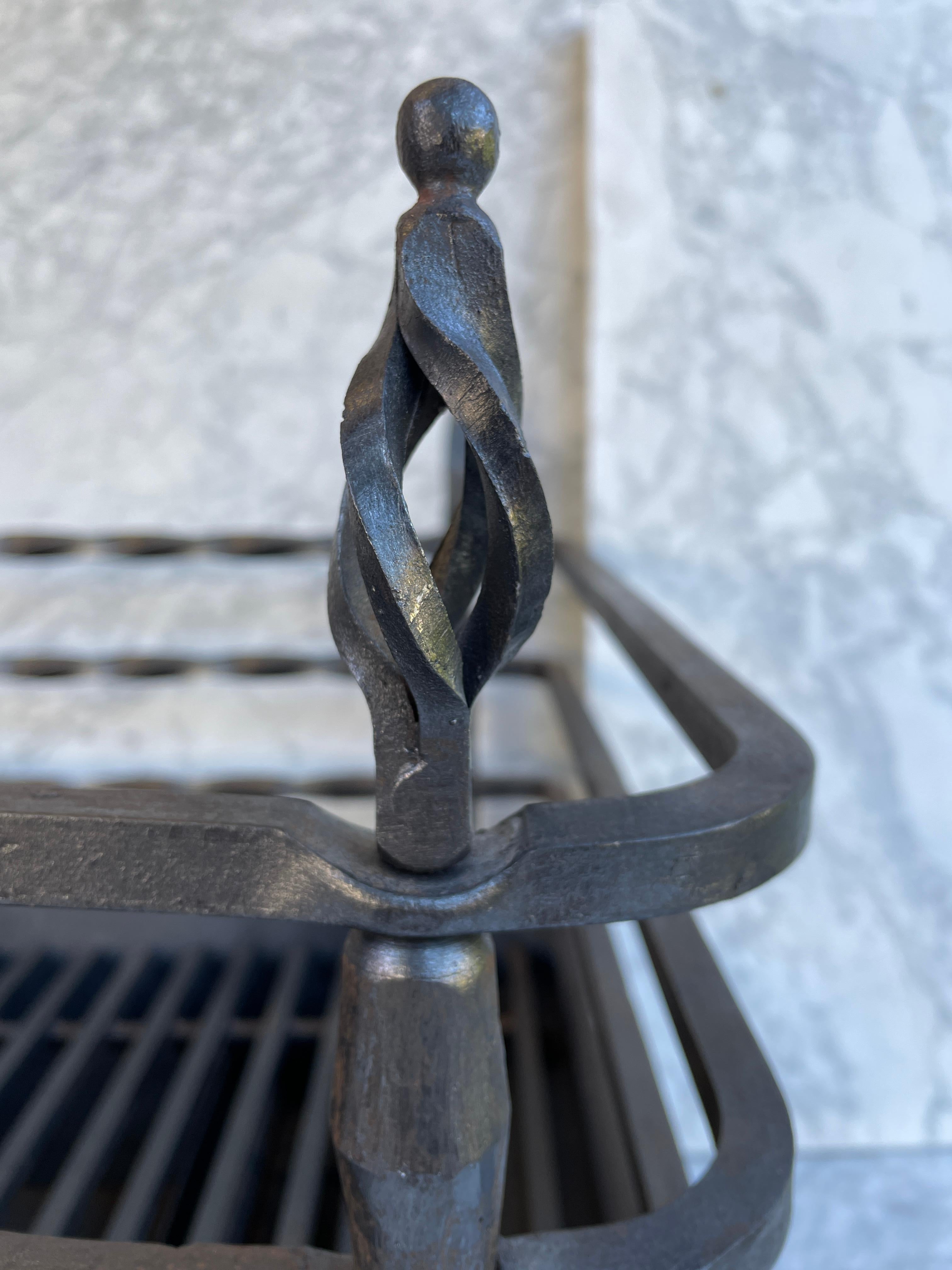 Rejilla o cesta de chimenea antigua muy especial del movimiento Arts and Craft en venta 4