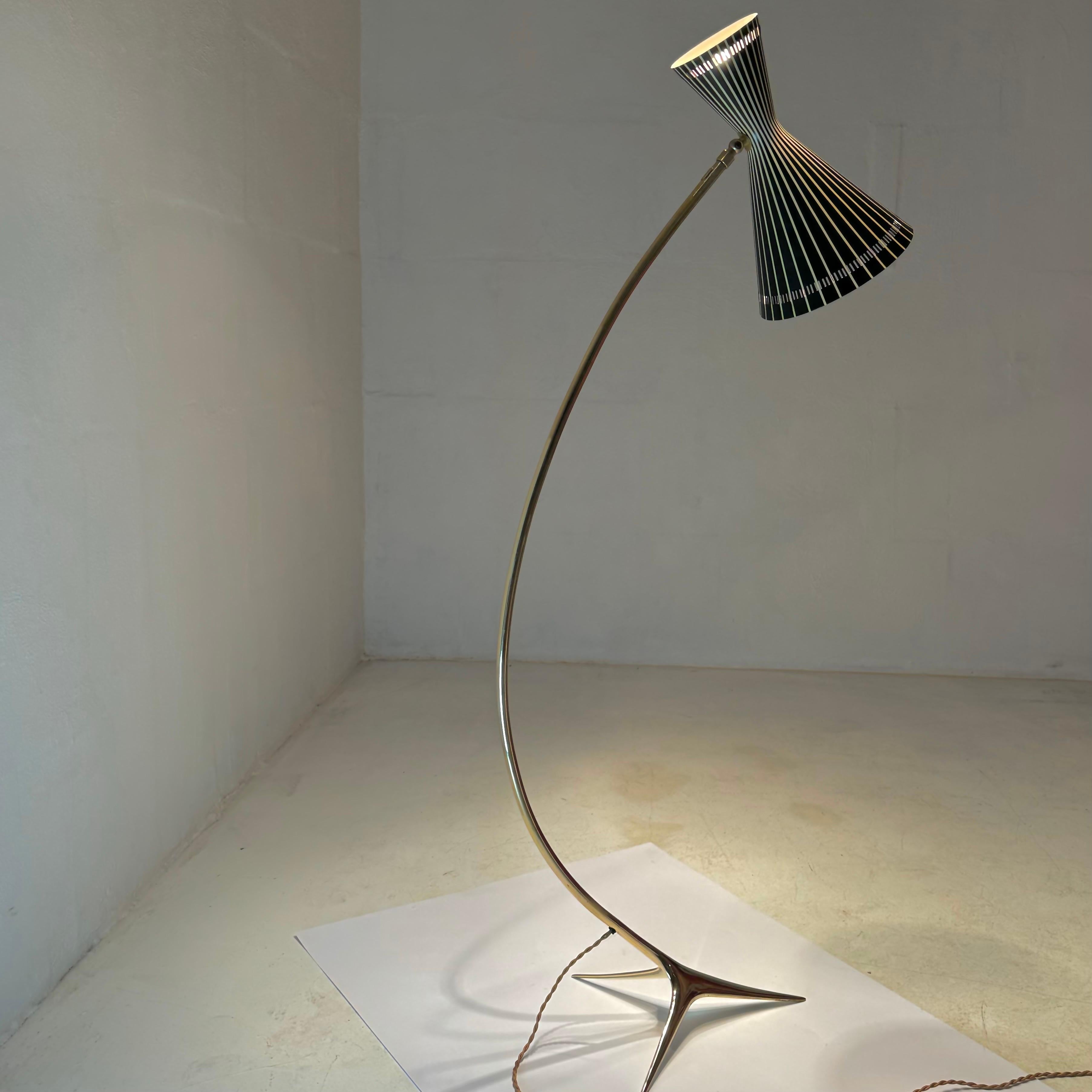 Lampadaire en laiton très spécial fabriqué par Kalmar, Autriche, années 1950. en vente 3