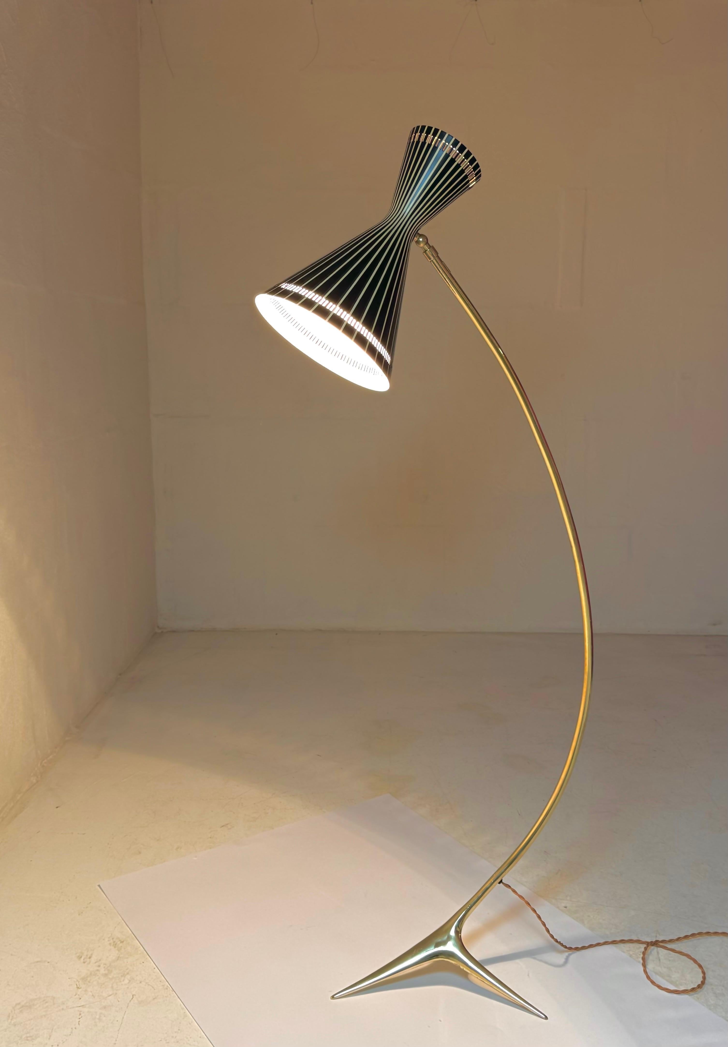 Lampadaire en laiton très spécial fabriqué par Kalmar, Autriche, années 1950. en vente 4