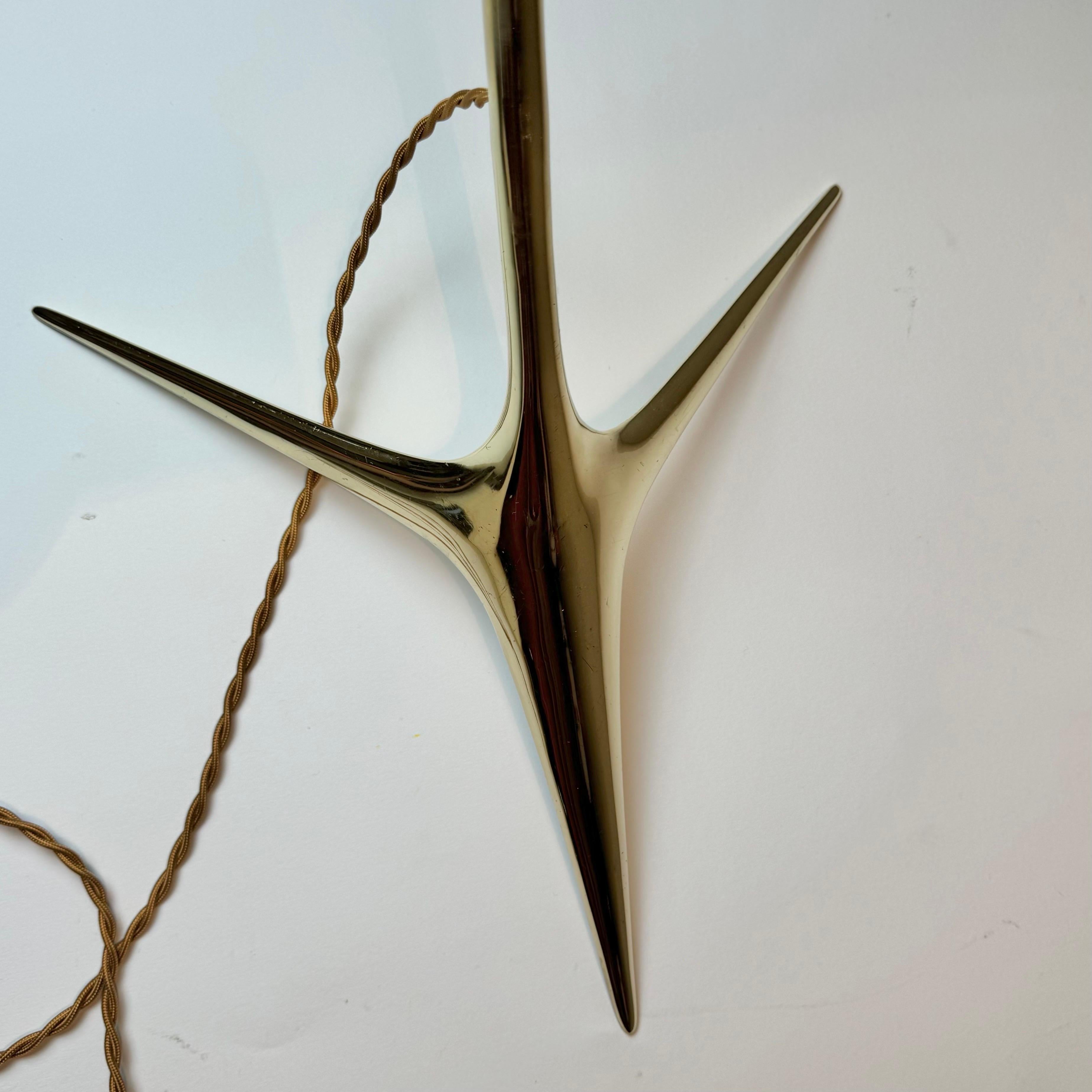 Lampadaire en laiton très spécial fabriqué par Kalmar, Autriche, années 1950. en vente 6