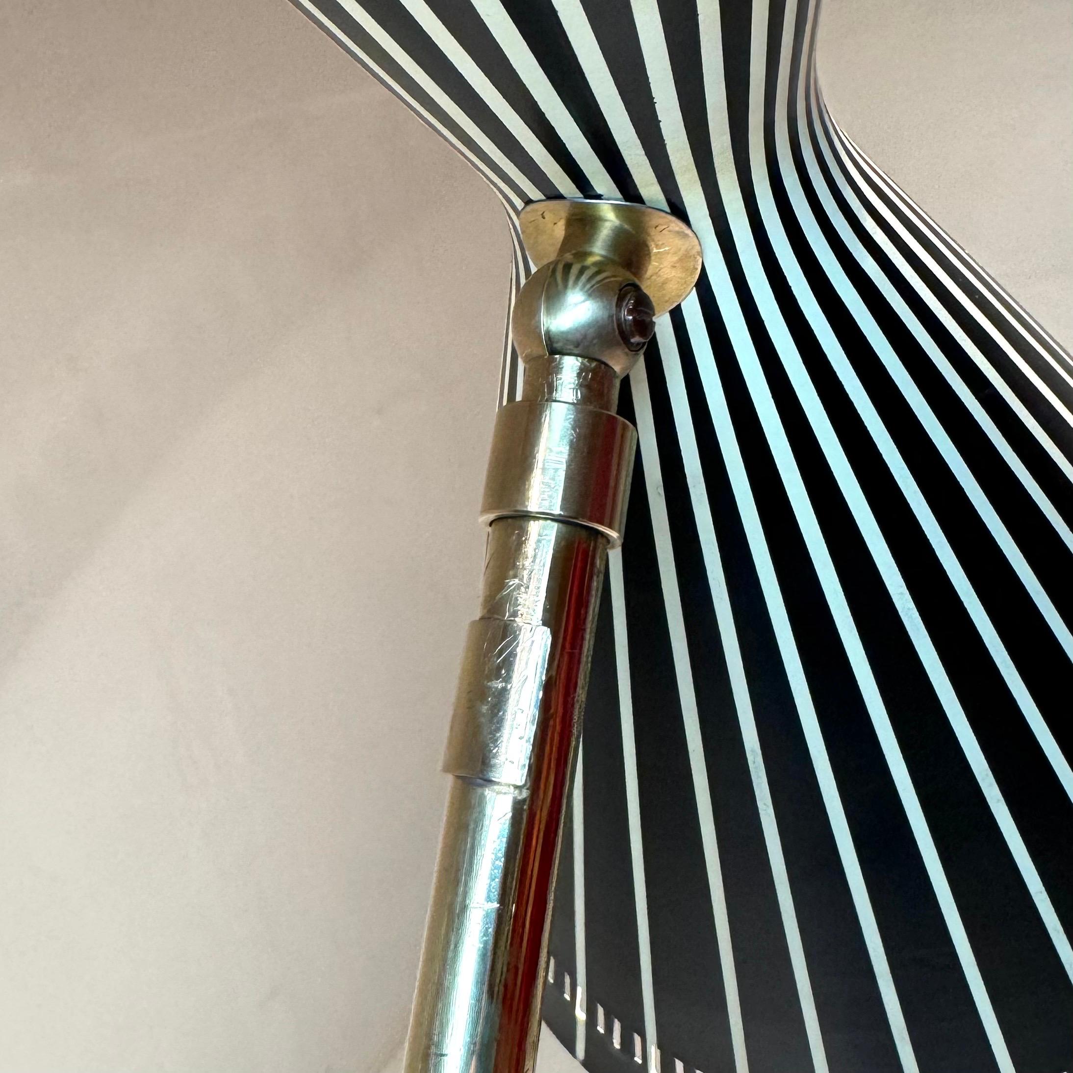 Lampadaire en laiton très spécial fabriqué par Kalmar, Autriche, années 1950. en vente 2