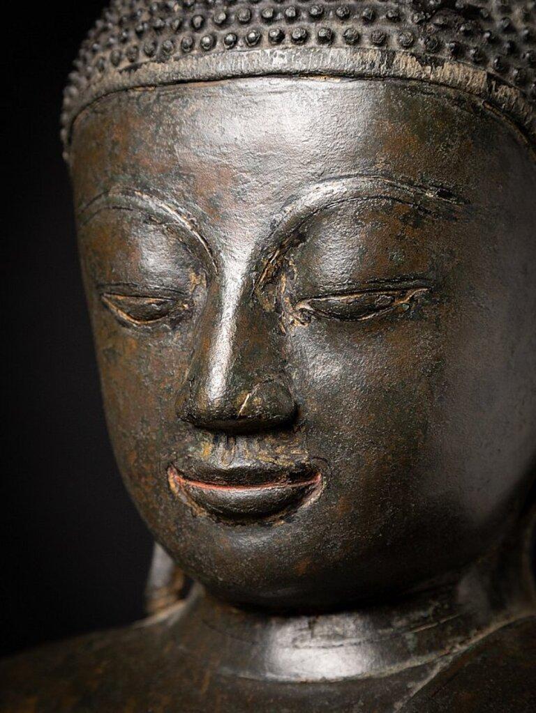 Very special bronze Burmese Buddha statue from Burma For Sale 5