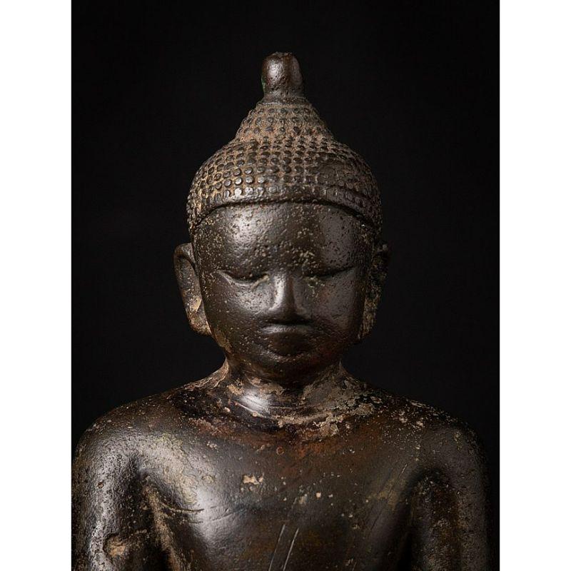 Eine ganz besondere burmesische Buddha-Statue aus Bronze aus Burma im Angebot 3
