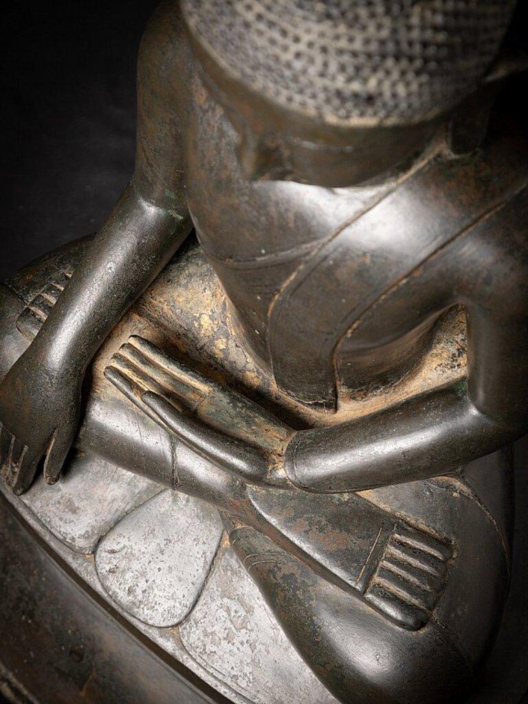 Very special bronze Burmese Buddha statue from Burma For Sale 14