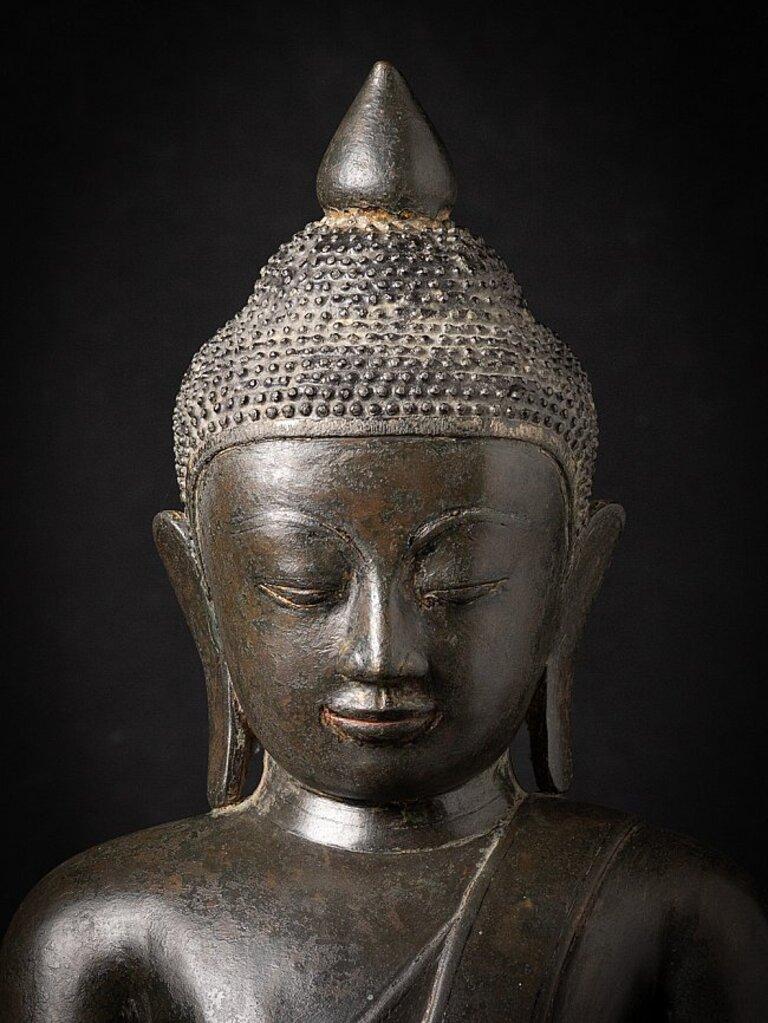 Material: bronze
78,5 cm high 
53 cm wide and 37 cm deep
Weight: 40.75 kgs
With light traces of 24 krt. gold
Ava style
Bhumisparsha mudra
Originating from Burma
17th century
Buddha statues of this age, size and quality are extremely rare in western
