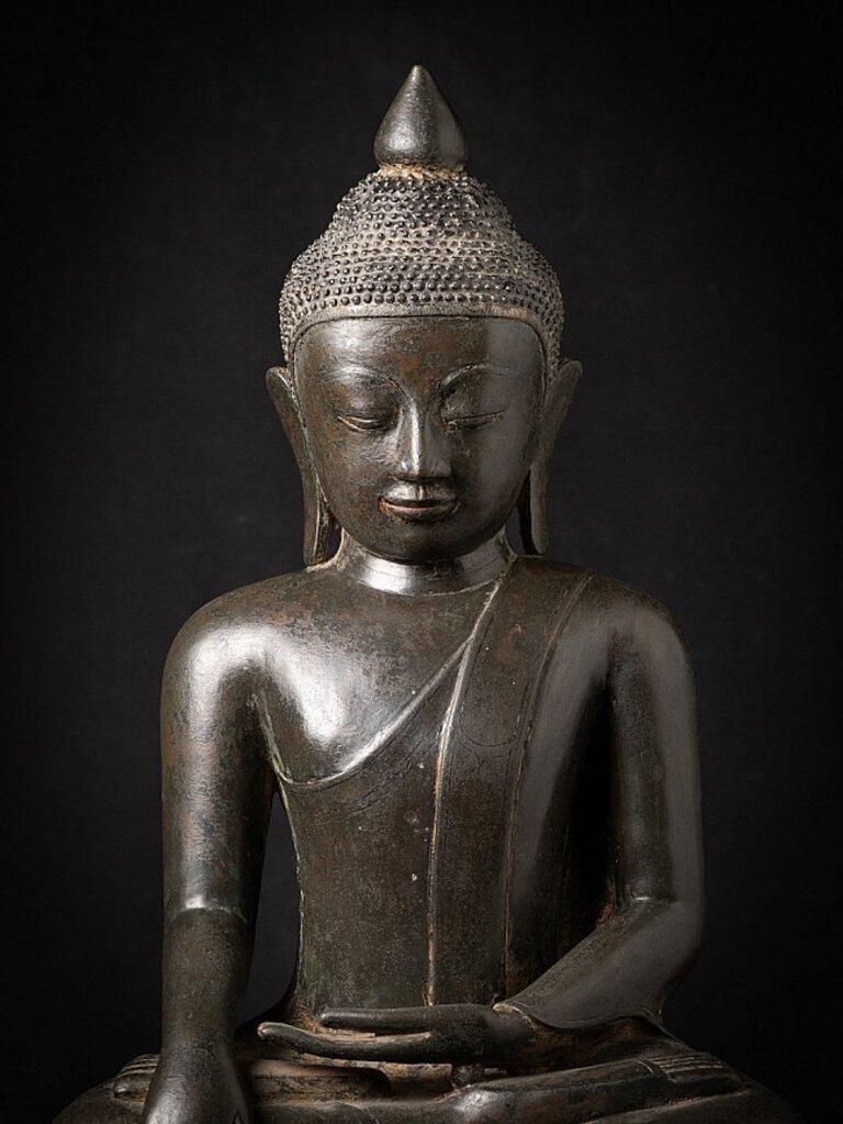 Very special bronze Burmese Buddha statue from Burma In Good Condition For Sale In DEVENTER, NL