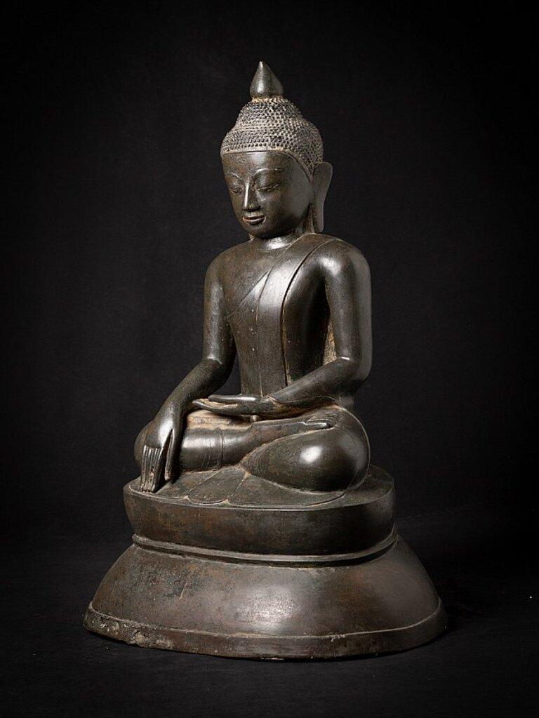18th Century and Earlier Very special bronze Burmese Buddha statue from Burma For Sale