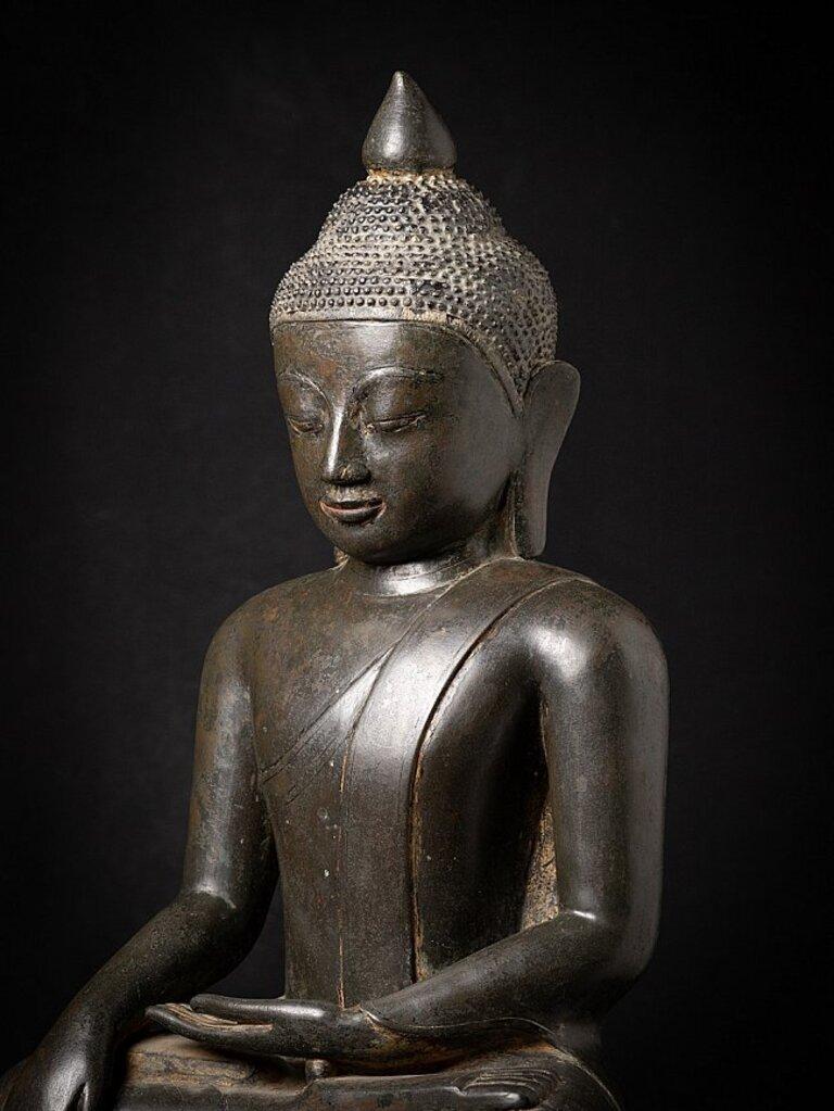 Bronze Very special bronze Burmese Buddha statue from Burma For Sale