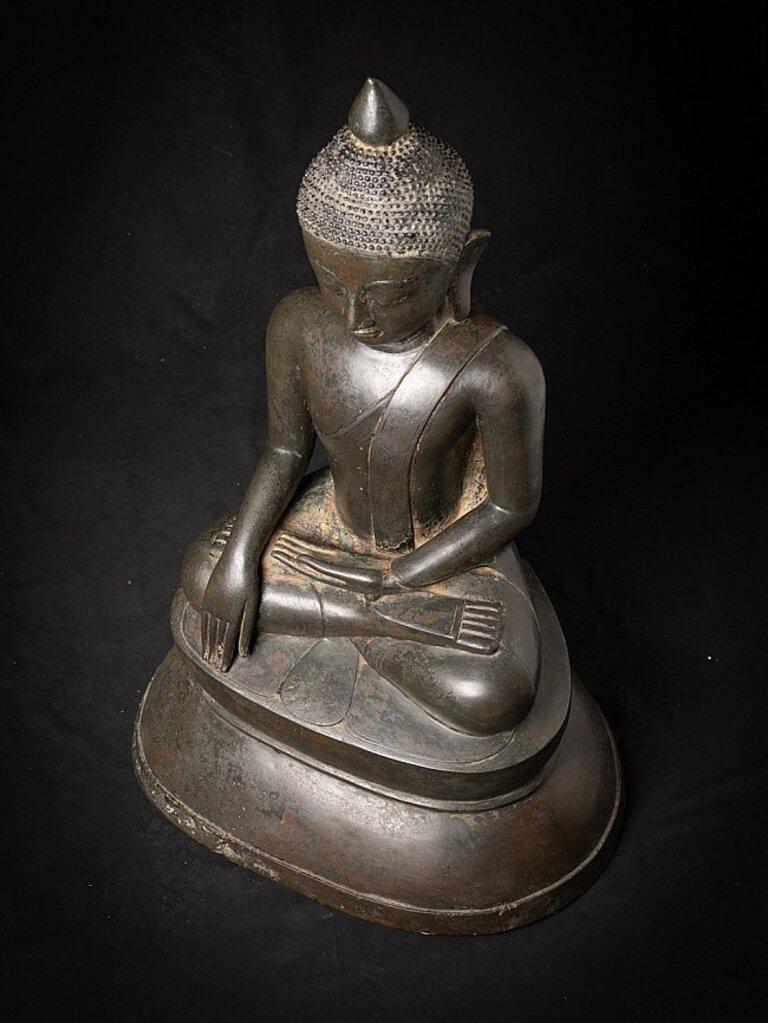 Very special bronze Burmese Buddha statue from Burma For Sale 2