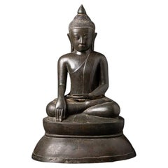 Antique Very special bronze Burmese Buddha statue from Burma