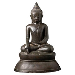 Statua di Buddha birmano in bronzo molto particolare, proveniente dalla Birmania