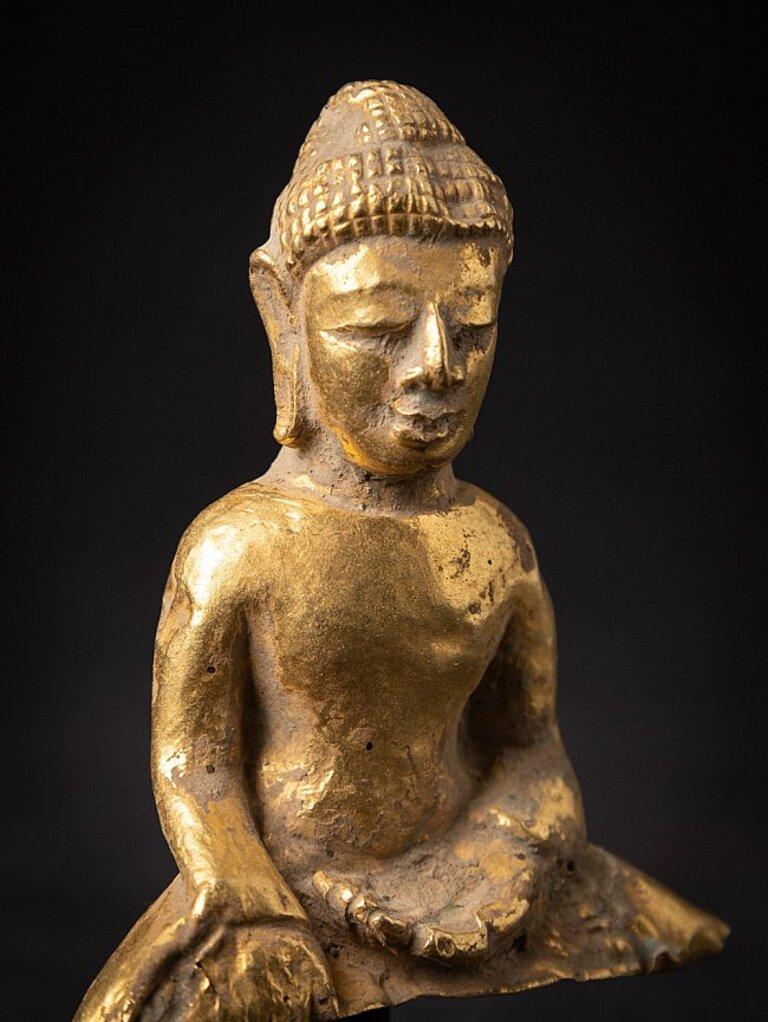 Very Special Golden Pyu Buddha, Hammered from Solid Gold from Burma In Good Condition For Sale In DEVENTER, NL