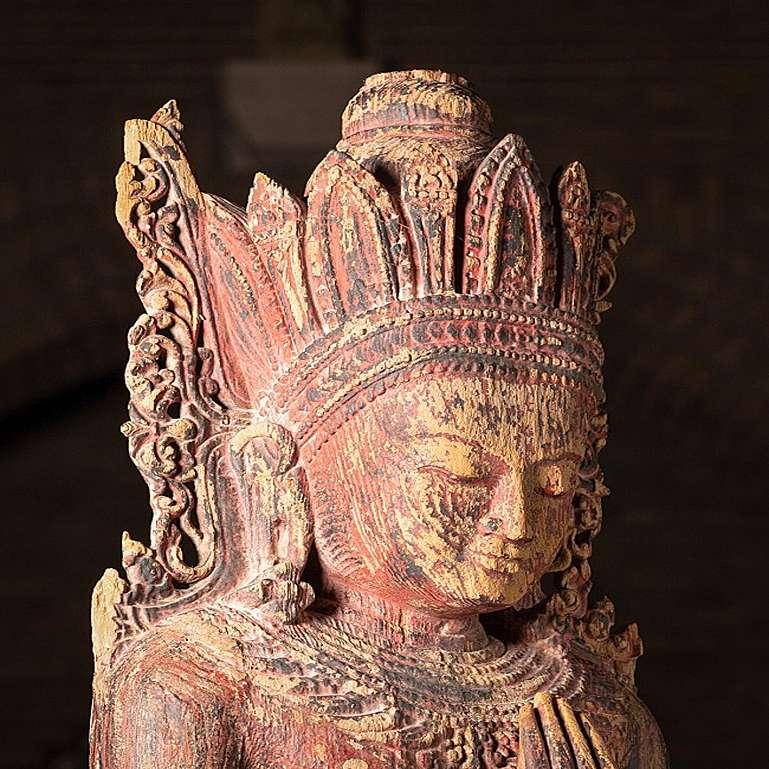 Très spécial, grande statue de Bouddha Bagan en bois ancien de Birmanie en vente 8