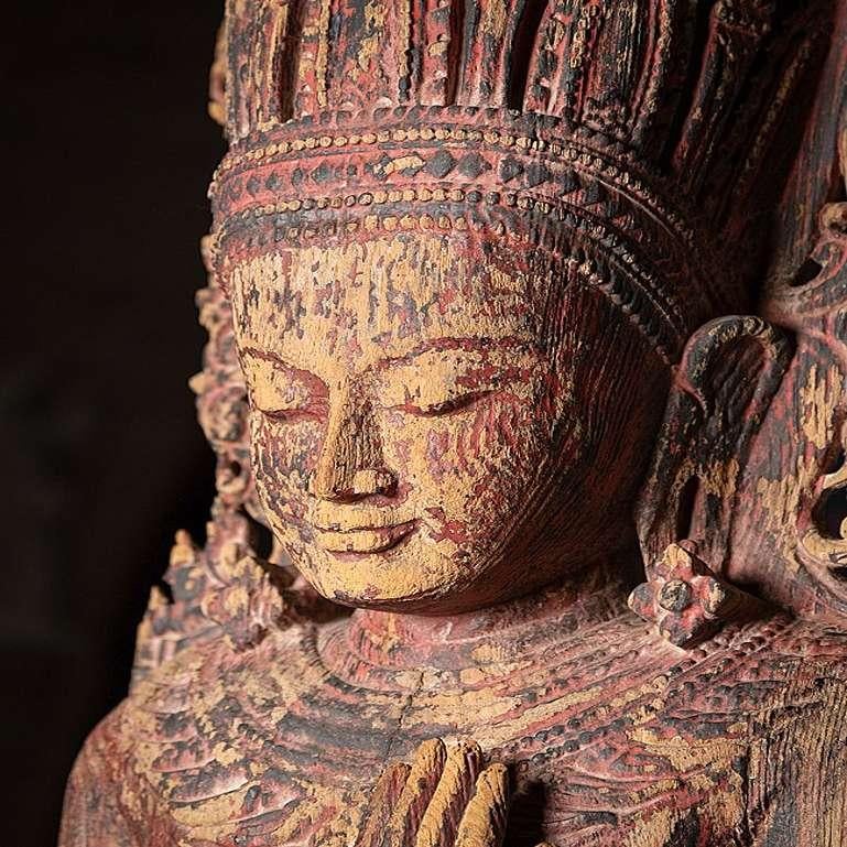 Très spécial, grande statue de Bouddha Bagan en bois ancien de Birmanie en vente 9
