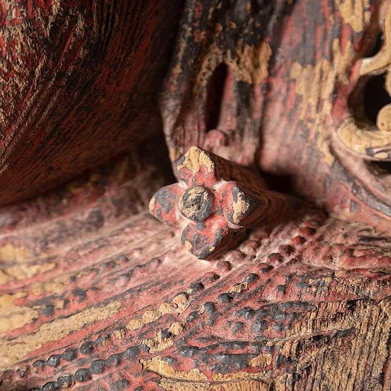 Très spécial, grande statue de Bouddha Bagan en bois ancien de Birmanie en vente 11