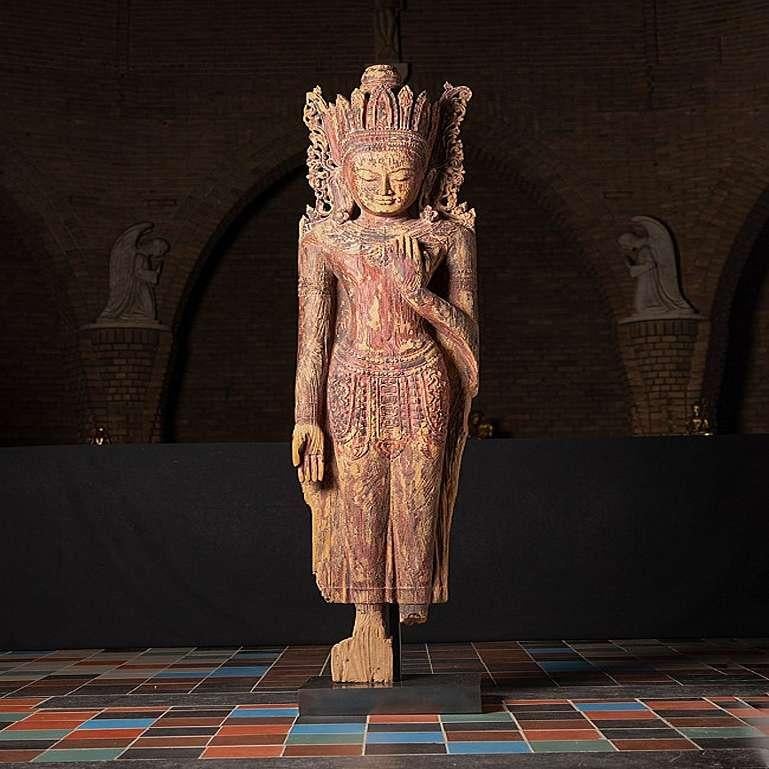 Material: wood
199 cm high 
43 cm wide and 30 cm deep
The height is measured including the 7,5 cm high base
Bagan style
Originating from Burma
13-14th century - original from the Bagan period !
The stand is was made in the 20th century
Very special