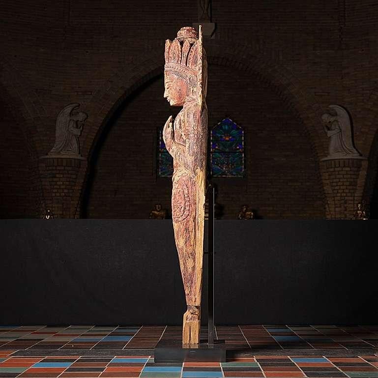 Très spécial, grande statue de Bouddha Bagan en bois ancien de Birmanie en vente 3
