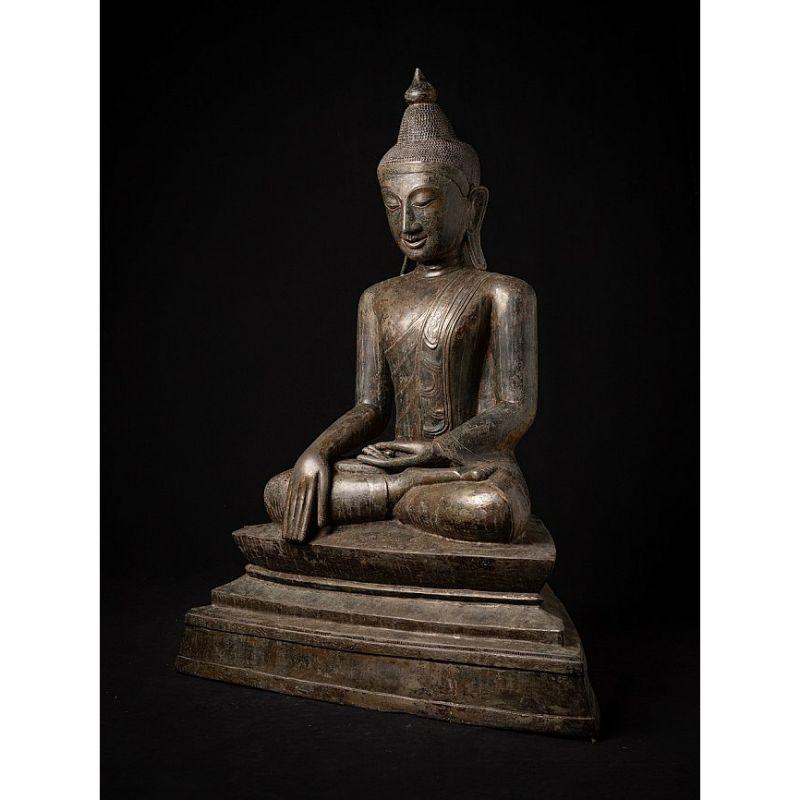 Very special large bronze Shan Buddha from Burma In Good Condition For Sale In DEVENTER, NL