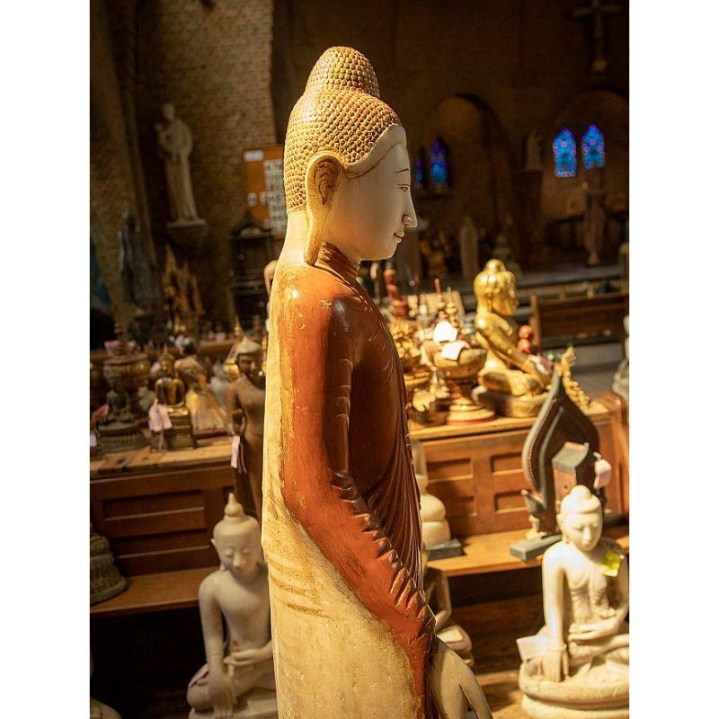 Grande statue de Bouddha birman en marbre très spéciale provenant de Birmanie en vente 12