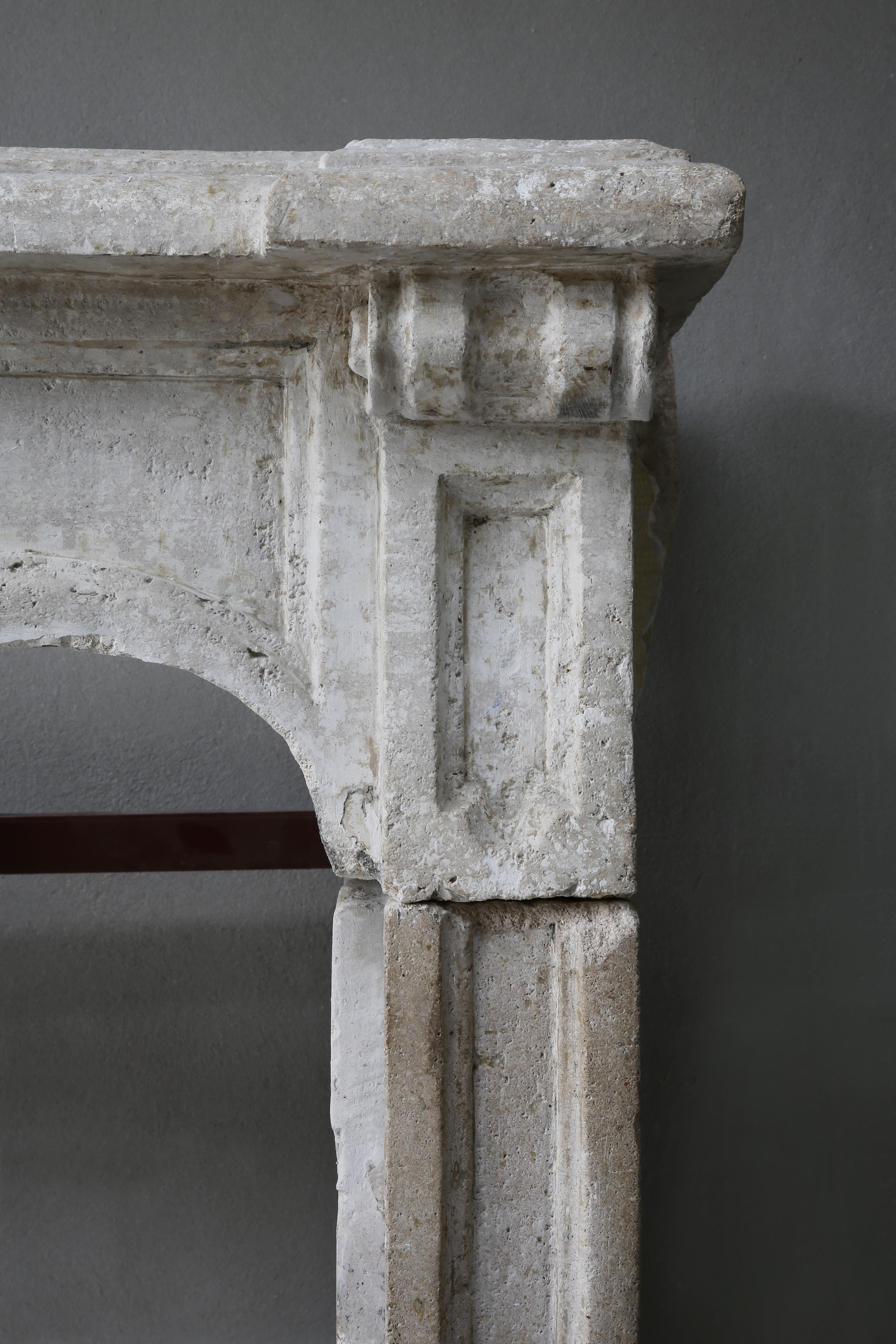 Limestone 17th Century Antique Fireplace from Chateau Verdun - France