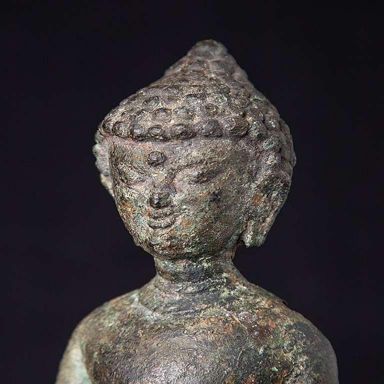 Très spéciale statue d'origine de Bouddha Bagan en bronze de Birmanie en vente 10