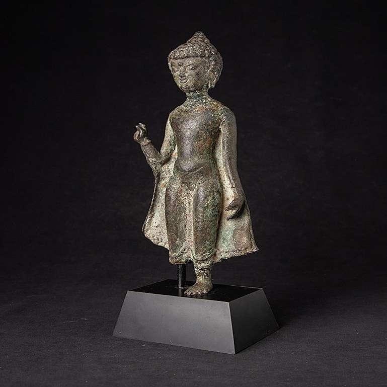 Material: bronze
36 cm cm high 
12,3 cm wide and 9,2 cm deep
Weight: 1.769 kgs
The height is measured including the 5,5 cm high base
Bagan style
Originating from Burma
11-12th century - originally from the Pagan period
Very special !.
 