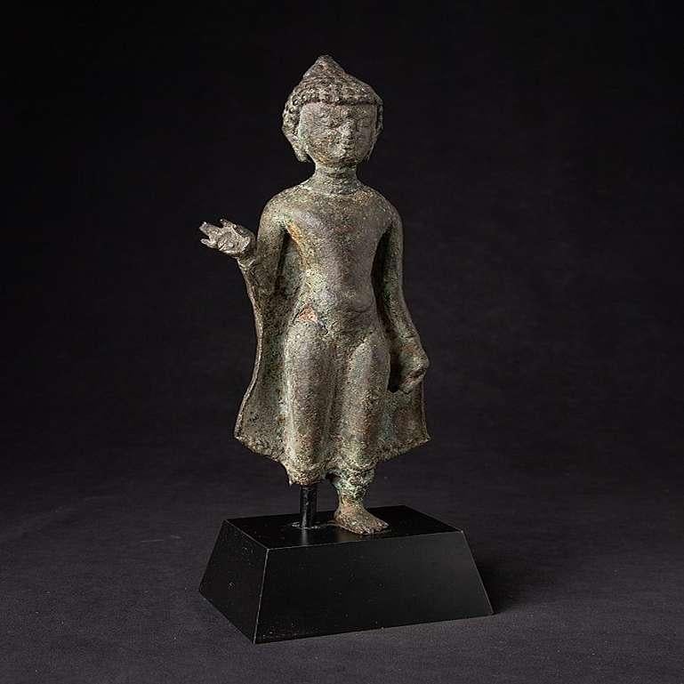 Very Special Original Bronze Bagan Buddha Statue from Burma For Sale 1
