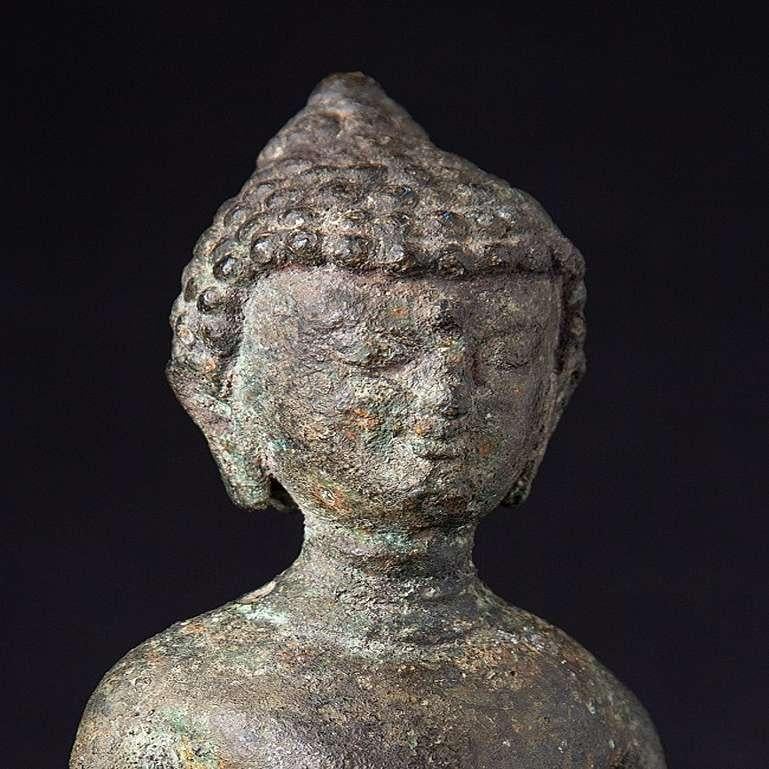 Very Special Original Bronze Bagan Buddha Statue from Burma For Sale 3