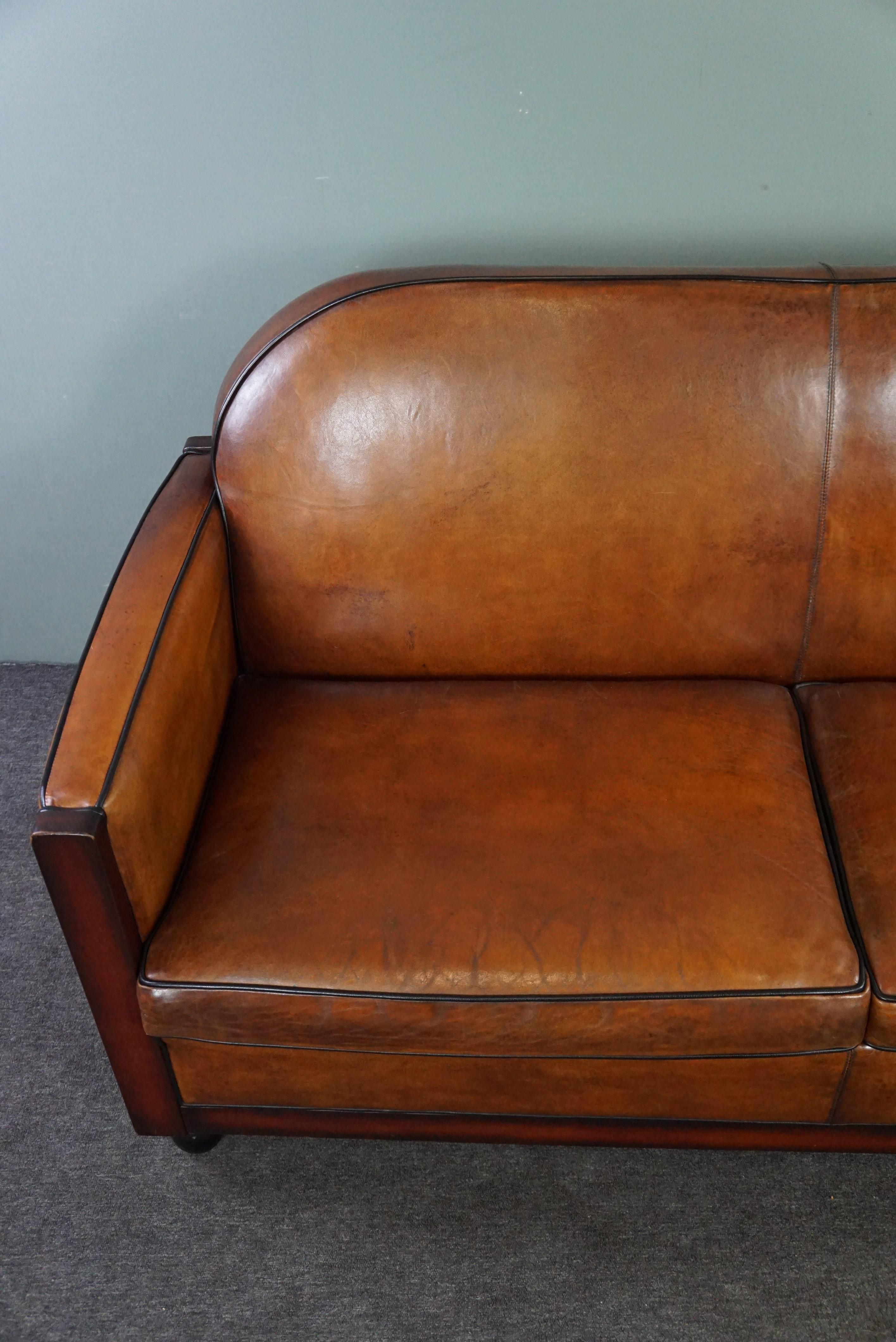 Sehr auffälliges Art-Déco-Sofa aus Schafsfell mit 2,5 Sitzen (Leder) im Angebot