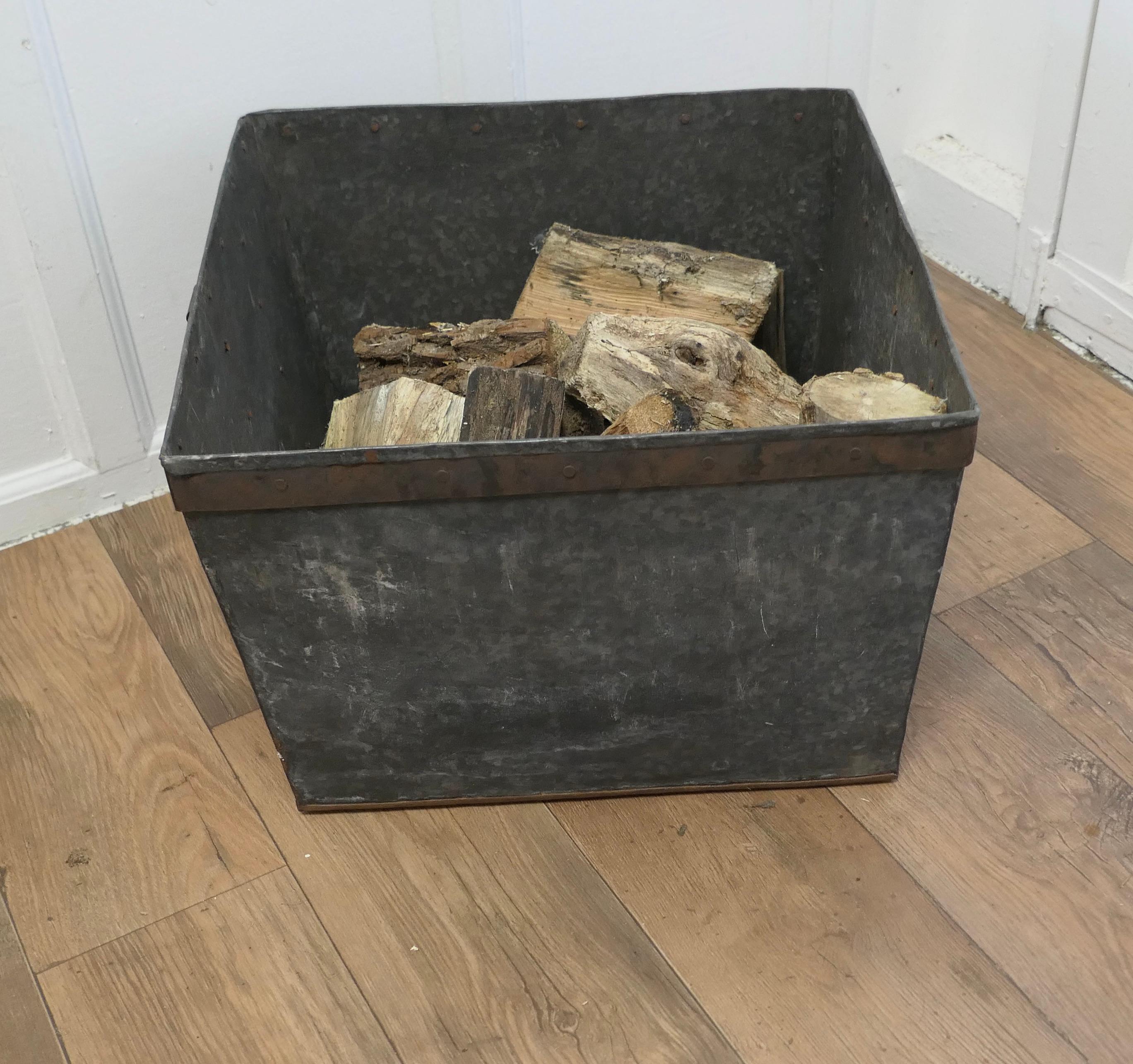 Very Strong Industrial Look Iron Banded Log Box  A good Strong Metal Log Box wit In Good Condition For Sale In Chillerton, Isle of Wight