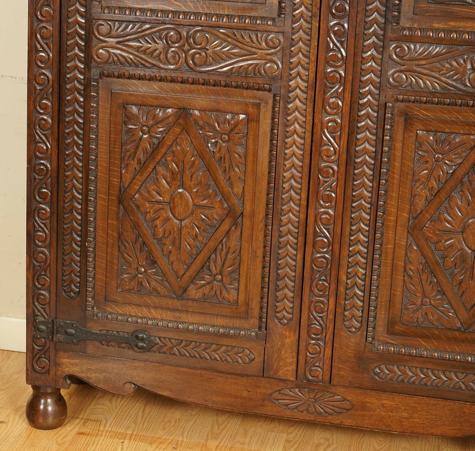 Leather Very Stunning Heavily Carved Oak Cloakroom Housekeepers Hall Cabinet