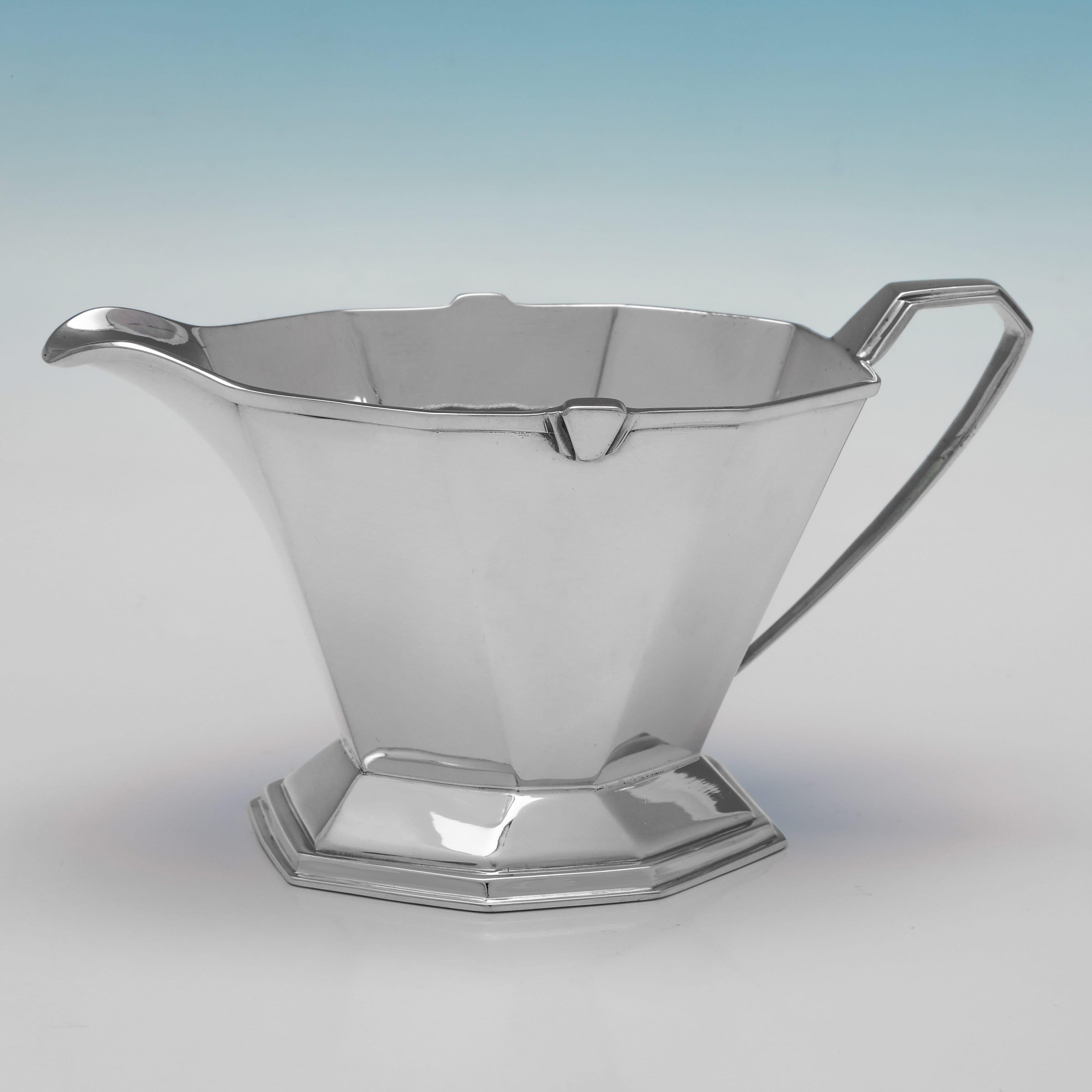 Milieu du XXe siècle Service à thé Art déco très élégant en argent sterling fabriqué en 1937 par Lee & Wigfull en vente