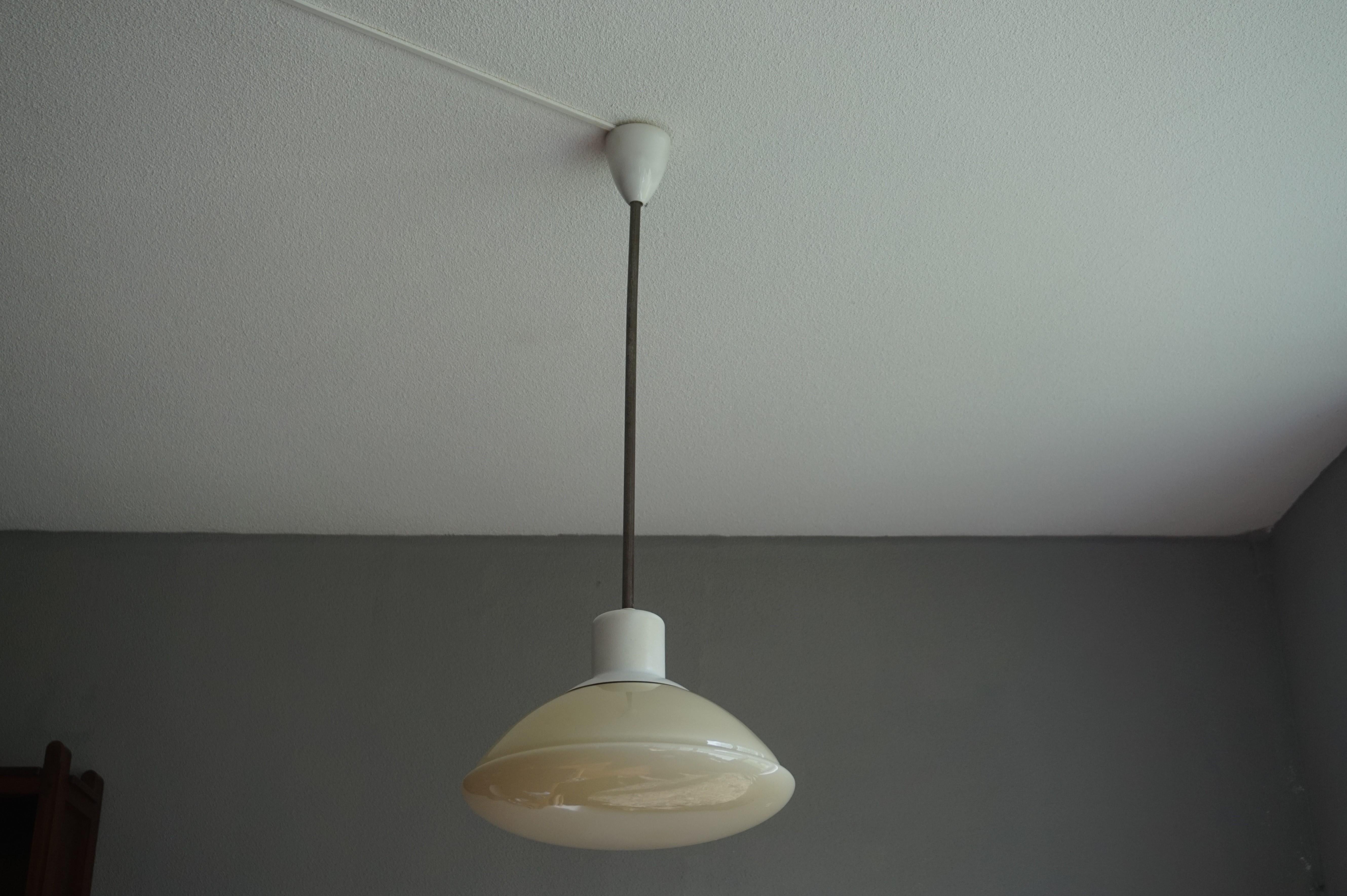 Very Stylish Mid-Century Modern White Bakelite and Opaline Glass Pendant Light In Good Condition For Sale In Lisse, NL