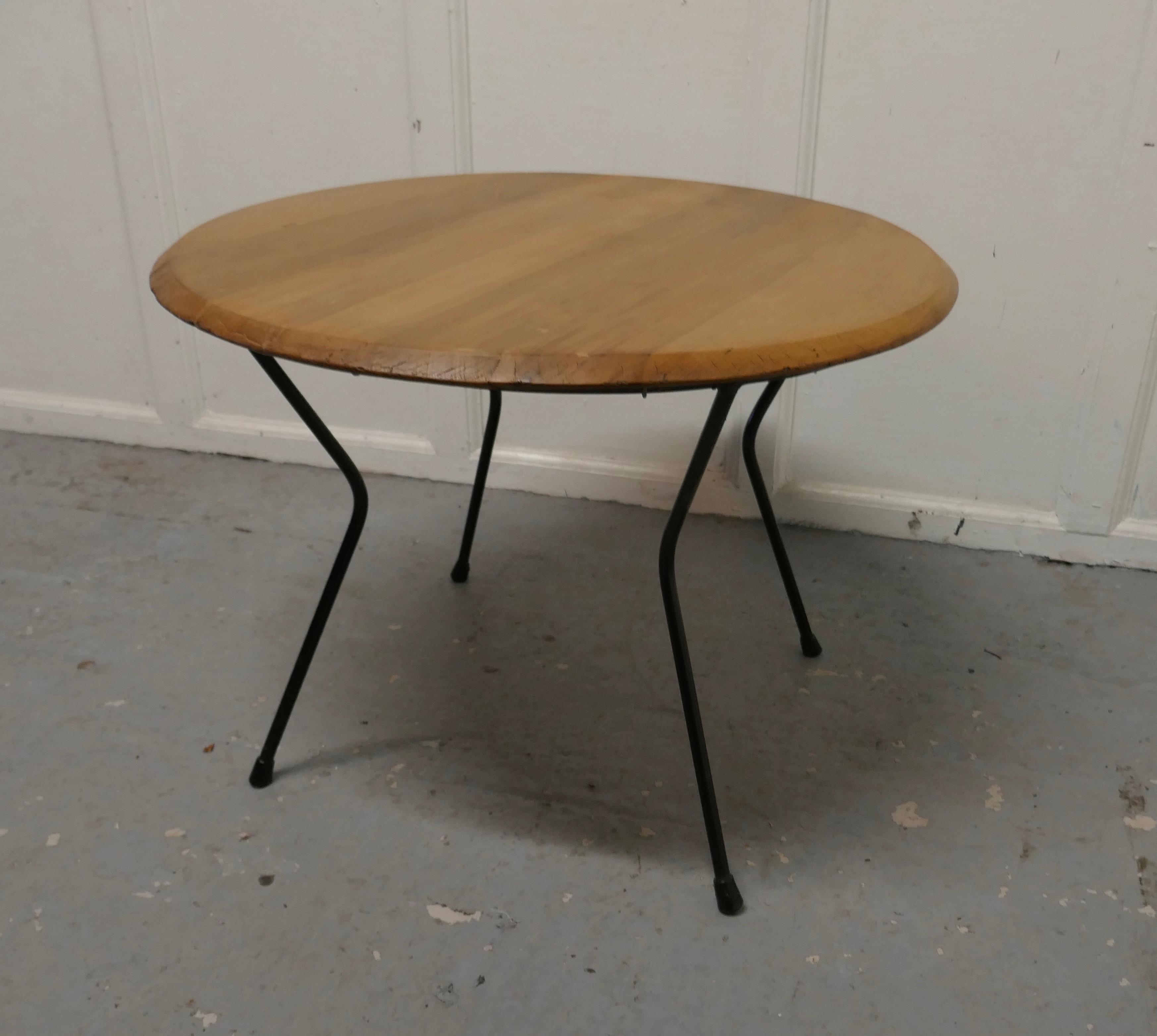 round retro table