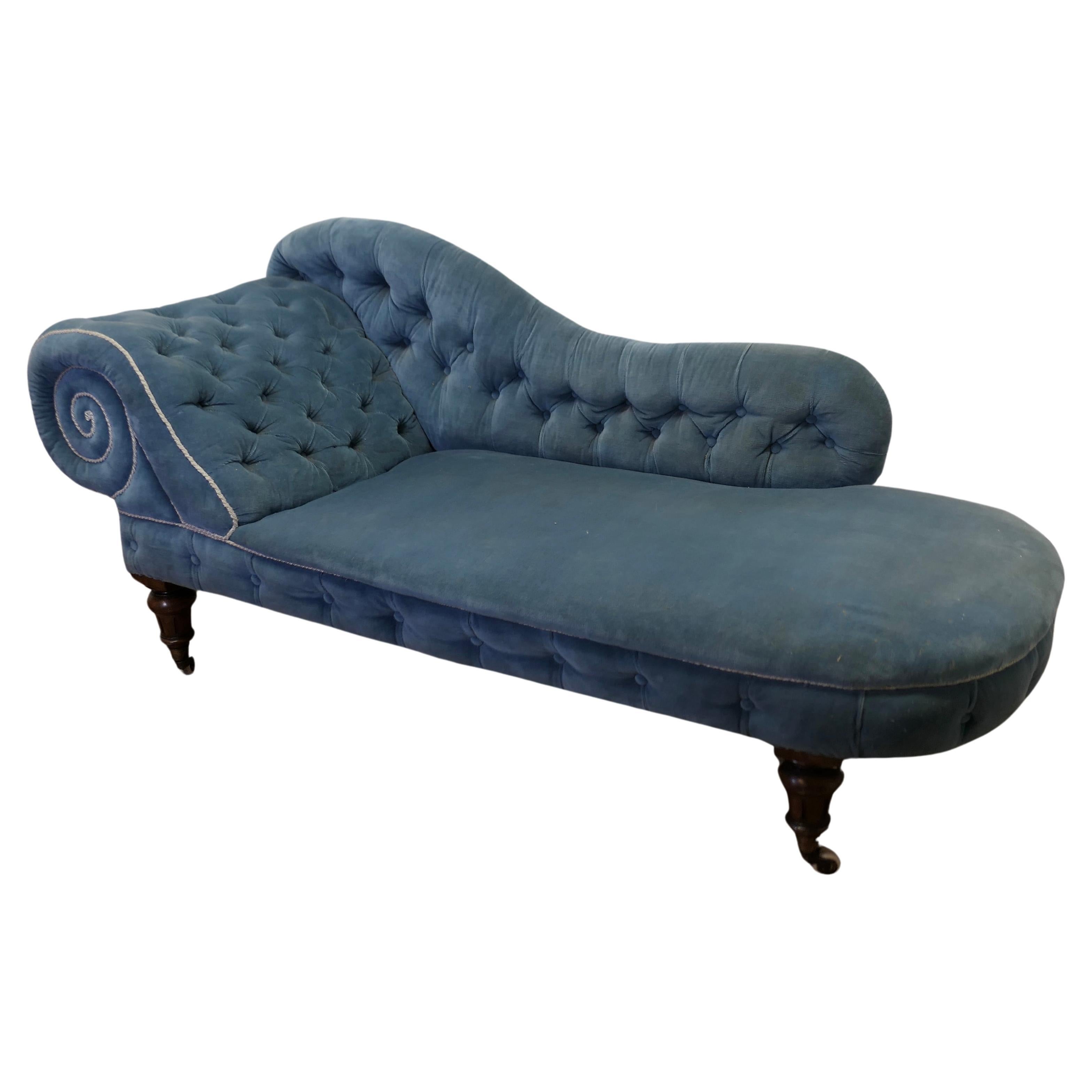 Very Stylish Victorian Velvet Chaise Longue or Day Bed    For Sale