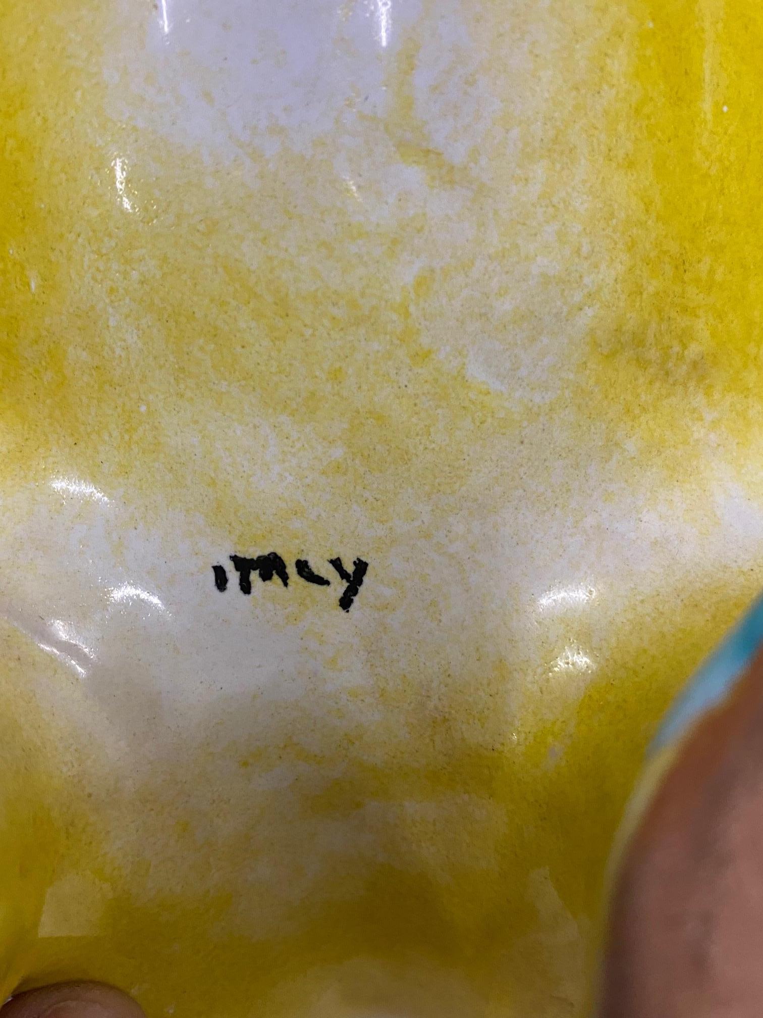 Cavallo giallo in ceramica italiana molto stilizzato con decorazione dipinta 2