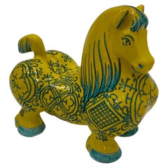Cheval jaune en céramique italienne très stylisé avec décoration peinte