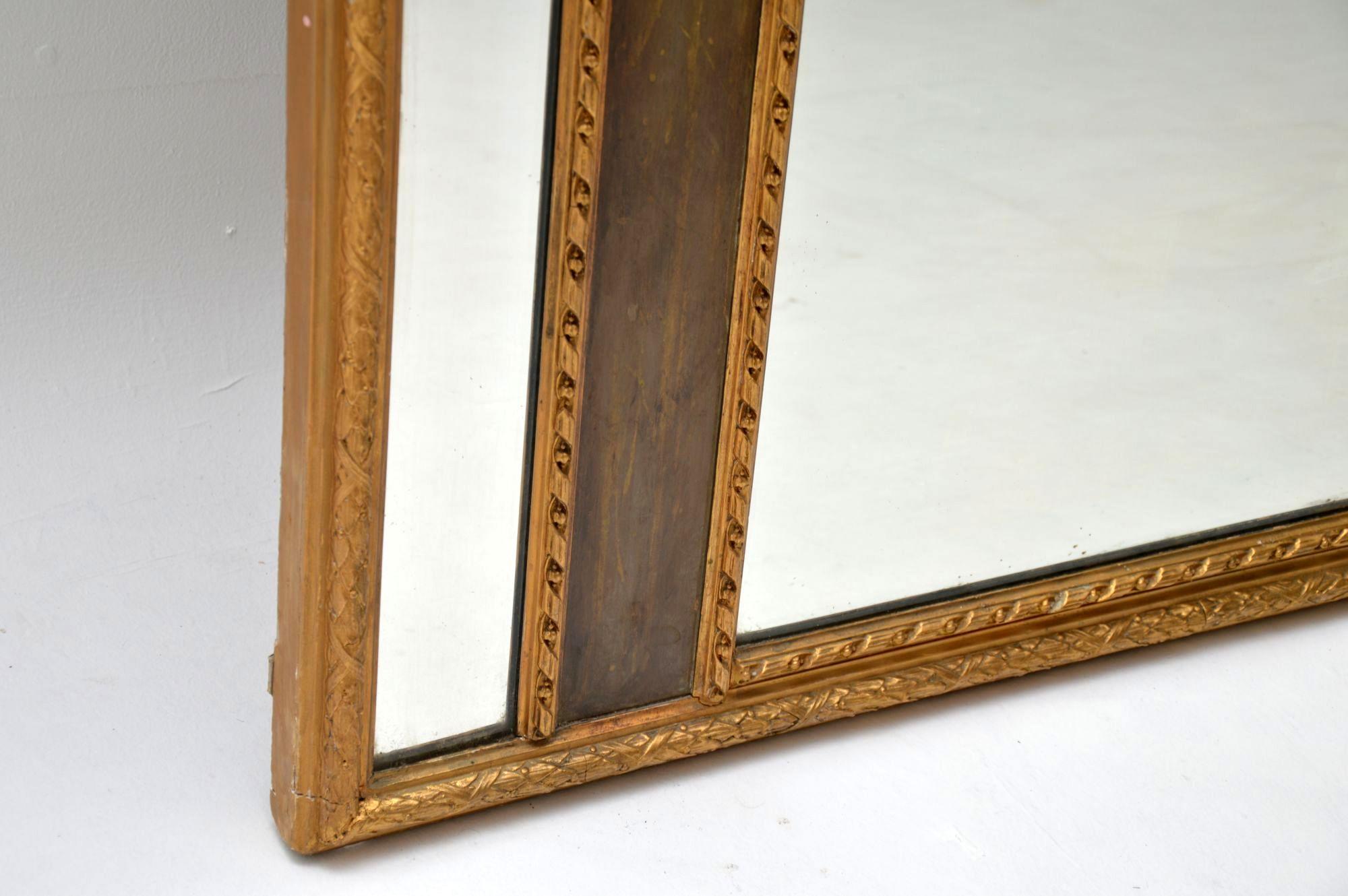 Milieu du XIXe siècle Très grand miroir ancien en bois doré avec peinture à l'huile en vente