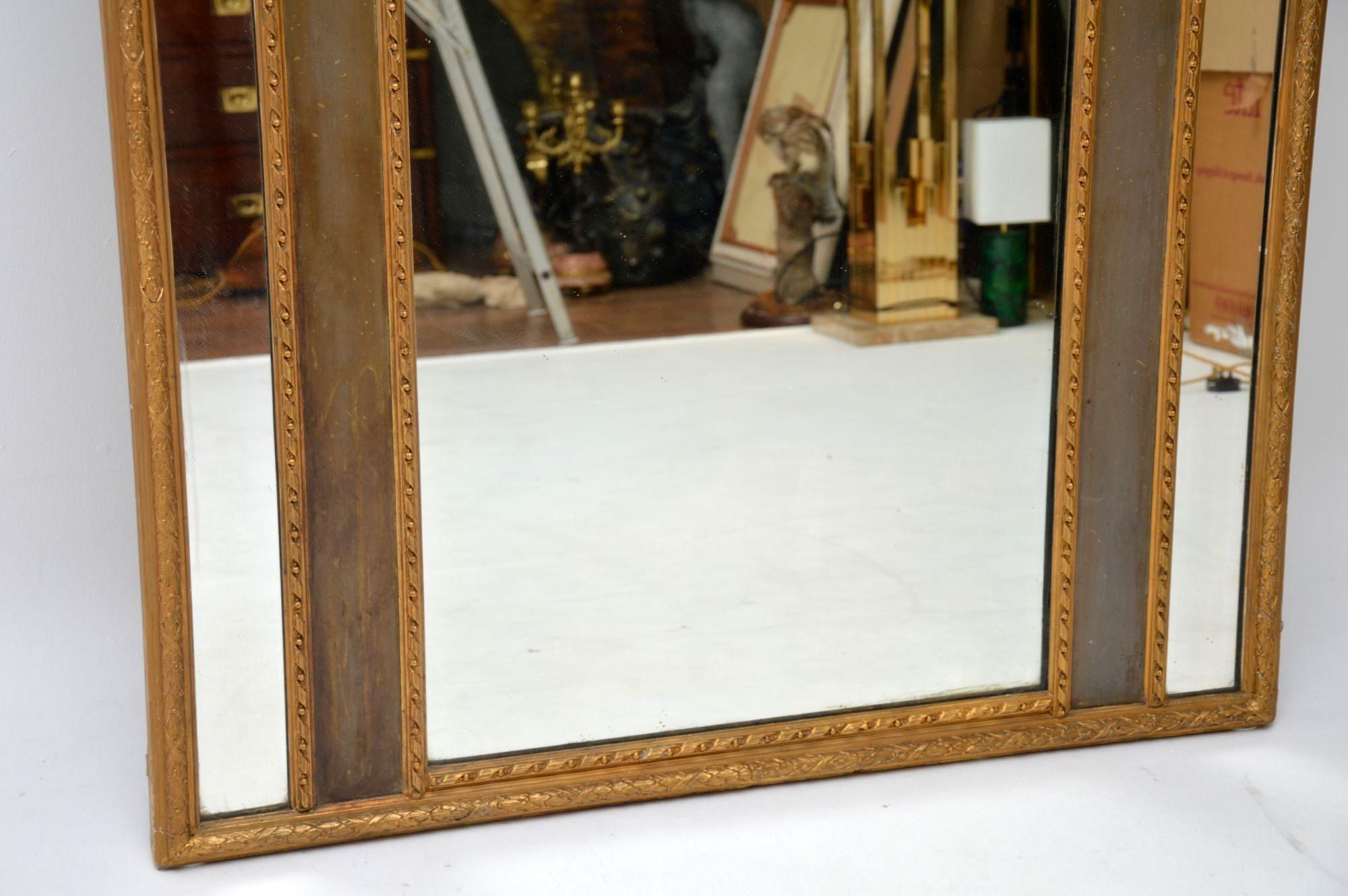 Großer antiker Spiegel aus vergoldetem Holz mit Ölgemälde im Angebot 1