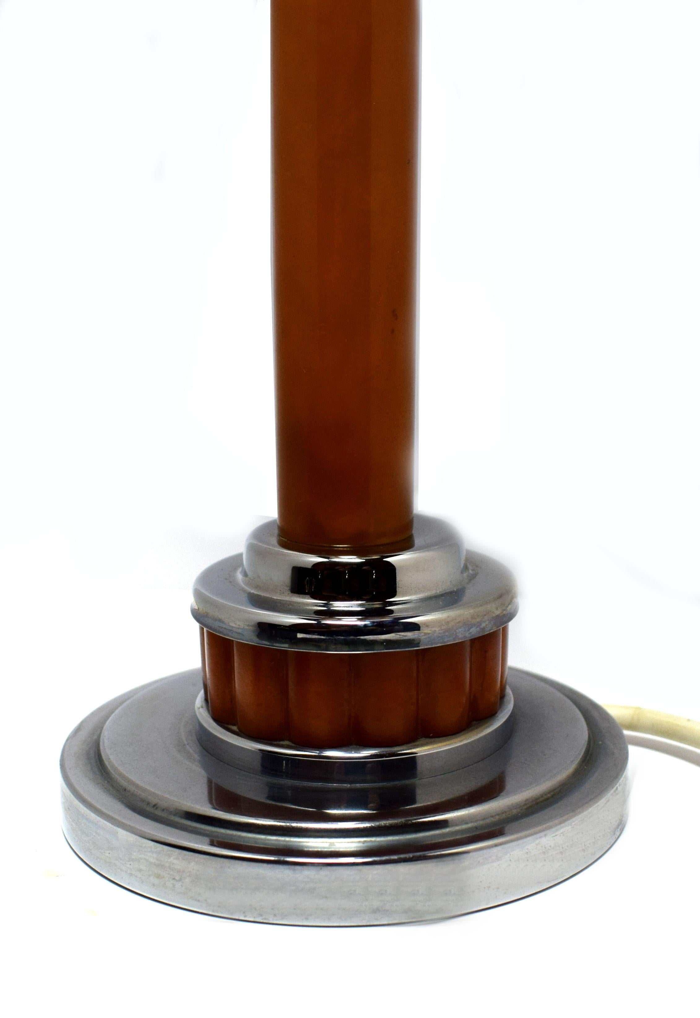 A very stylish example of another Art Deco classic is this 1930s Art Deco Bakelite lamp. A stunning butterscotch phenolic Bakelite colored stem sits atop an all chrome circular stepped base with another catalin Bakelite accent, with a chrome bayonet