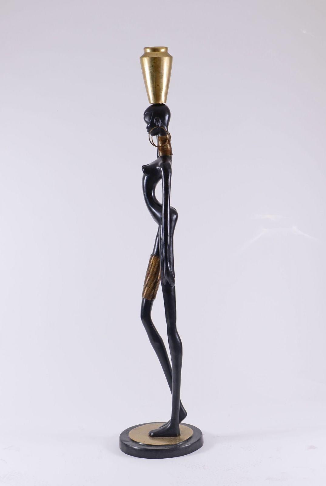 Scultura Ndebele in bronzo molto alta, originale Mid-Century Modern, anni '50 In condizioni buone in vendita a Vienna, AT