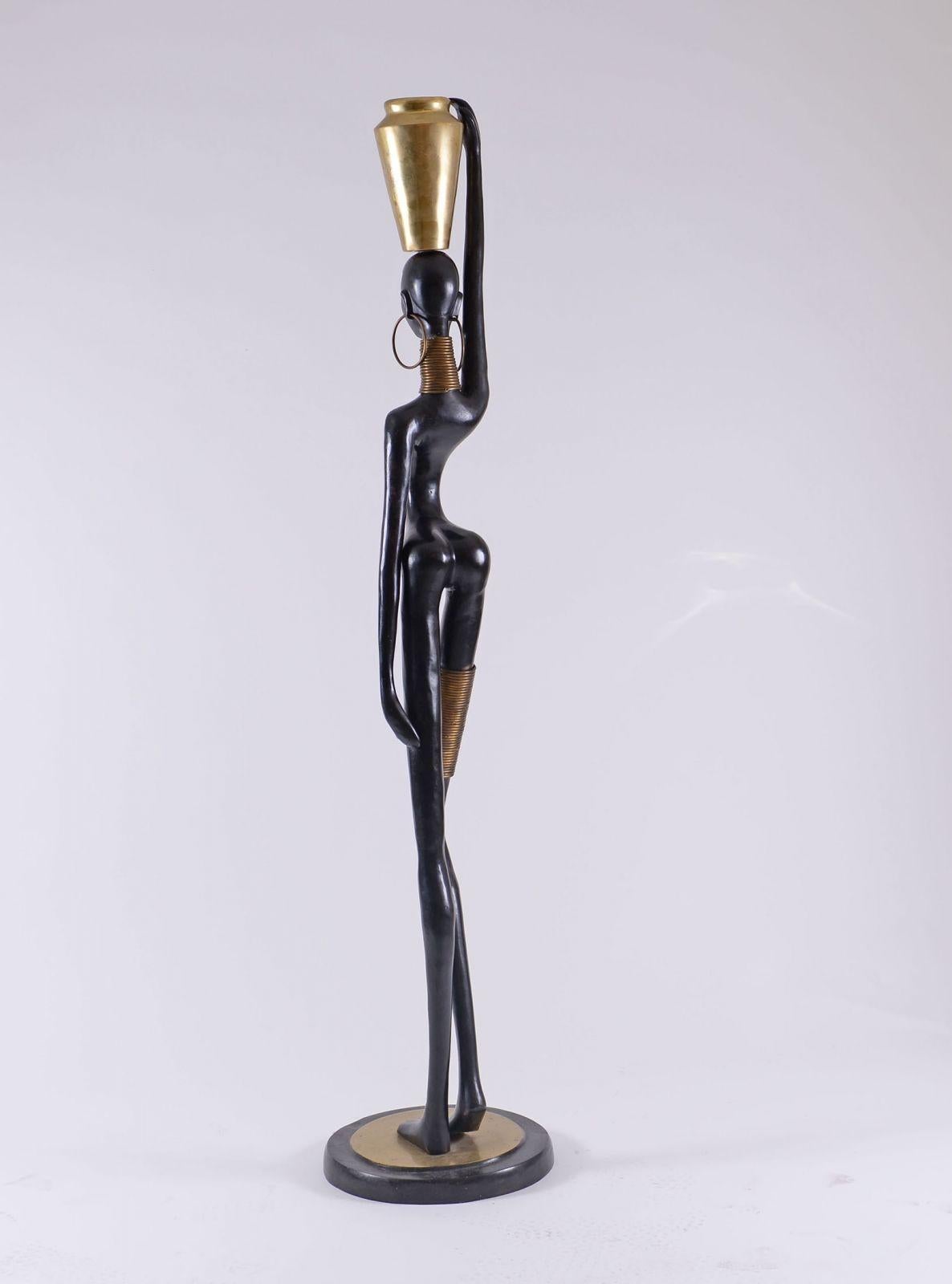 Metà XX secolo Scultura Ndebele in bronzo molto alta, originale Mid-Century Modern, anni '50 in vendita