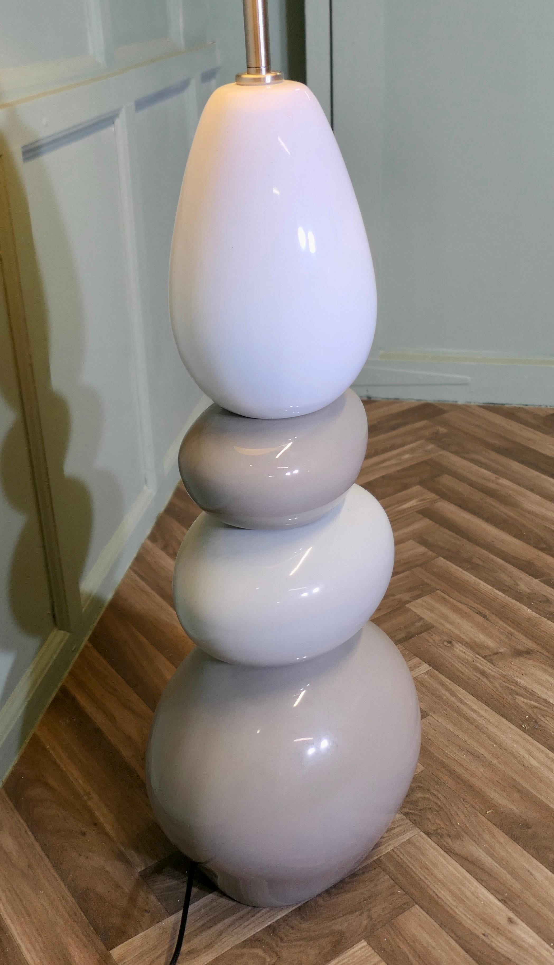 Ceramica Lampada da terra standard in ciottoli molto alta dalla Francia  Un pezzo affascinante e a tutta altezza in vendita
