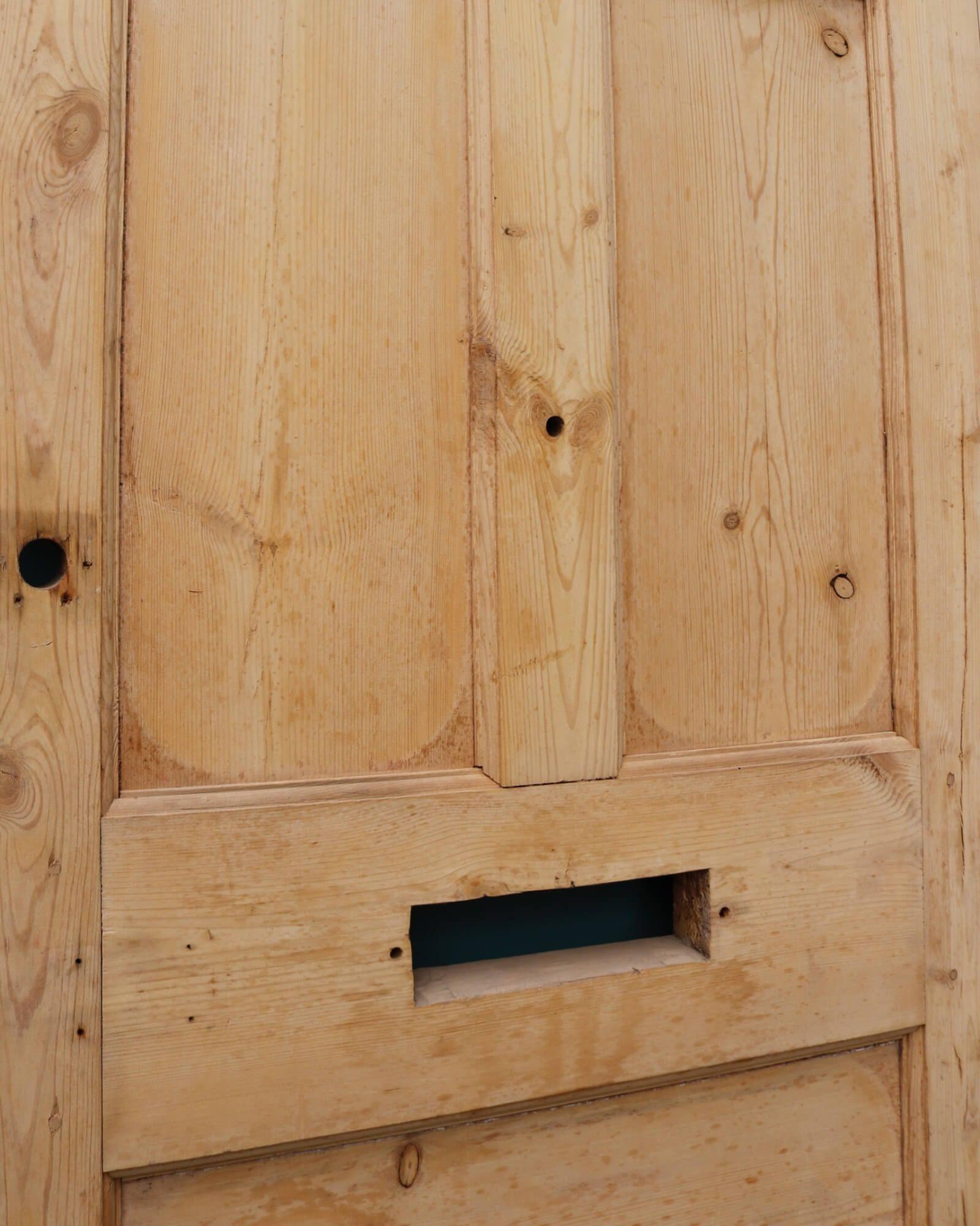Puerta de entrada eduardiana muy alta de pino decapado recuperado siglo XX en venta