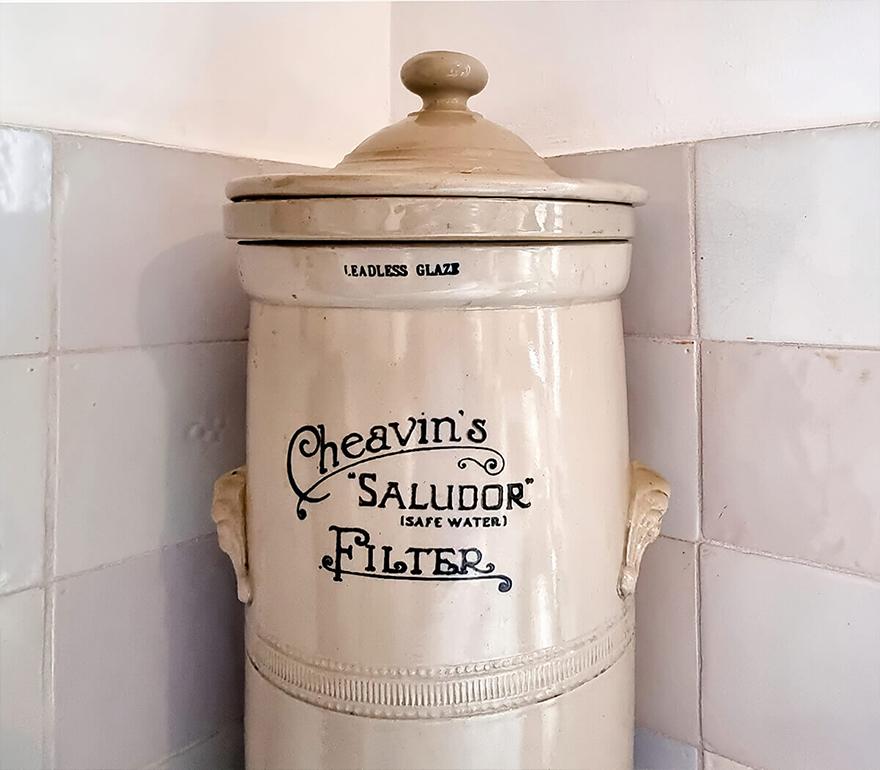 Se trata de un filtro de agua antiguo y único de
Inglaterra, Londen. (Saludor de Cheavin).