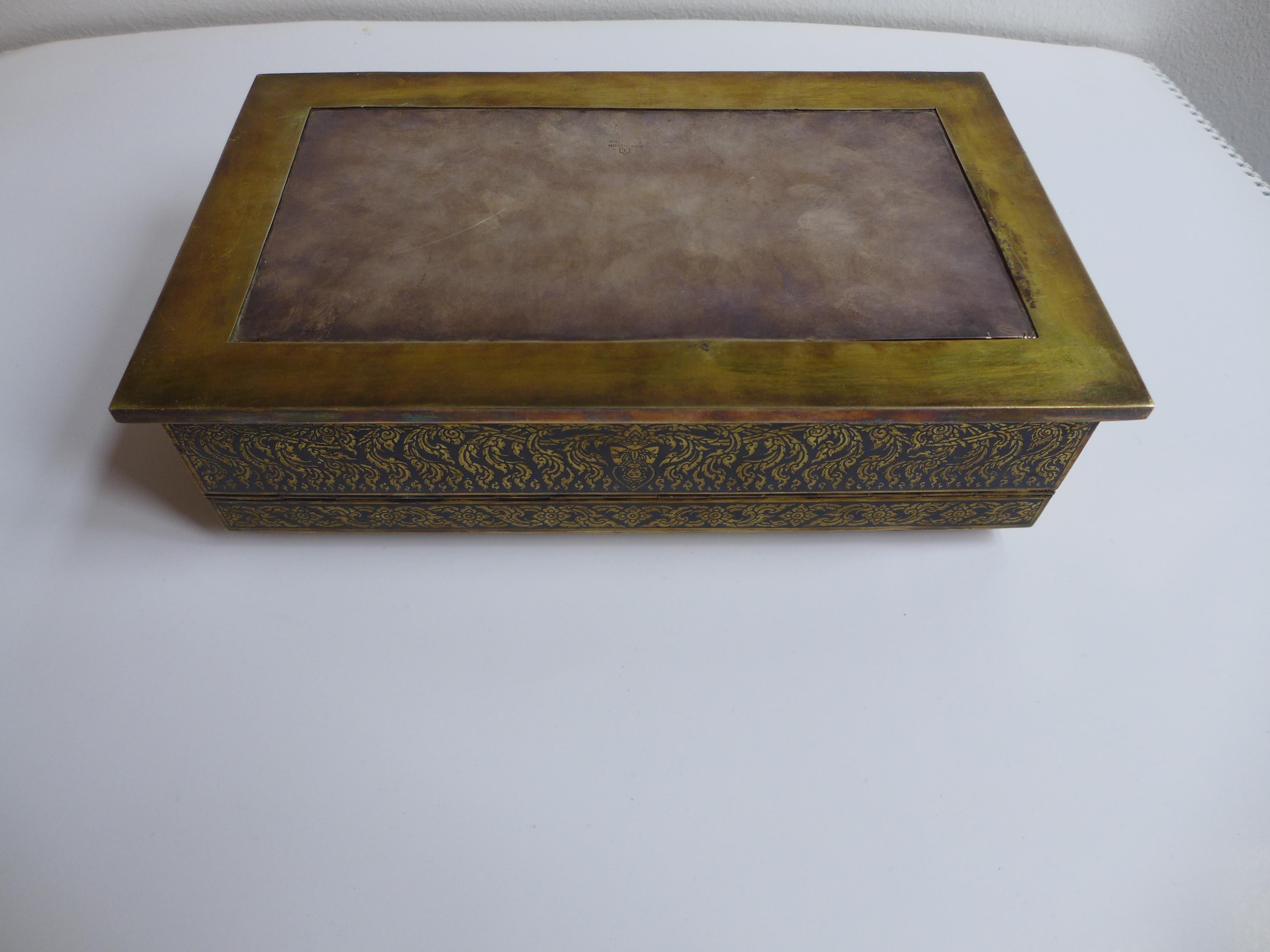 XX secolo Scatola regalo molto particolare proveniente dalla Thailandia per l'Austria 1968 in vendita