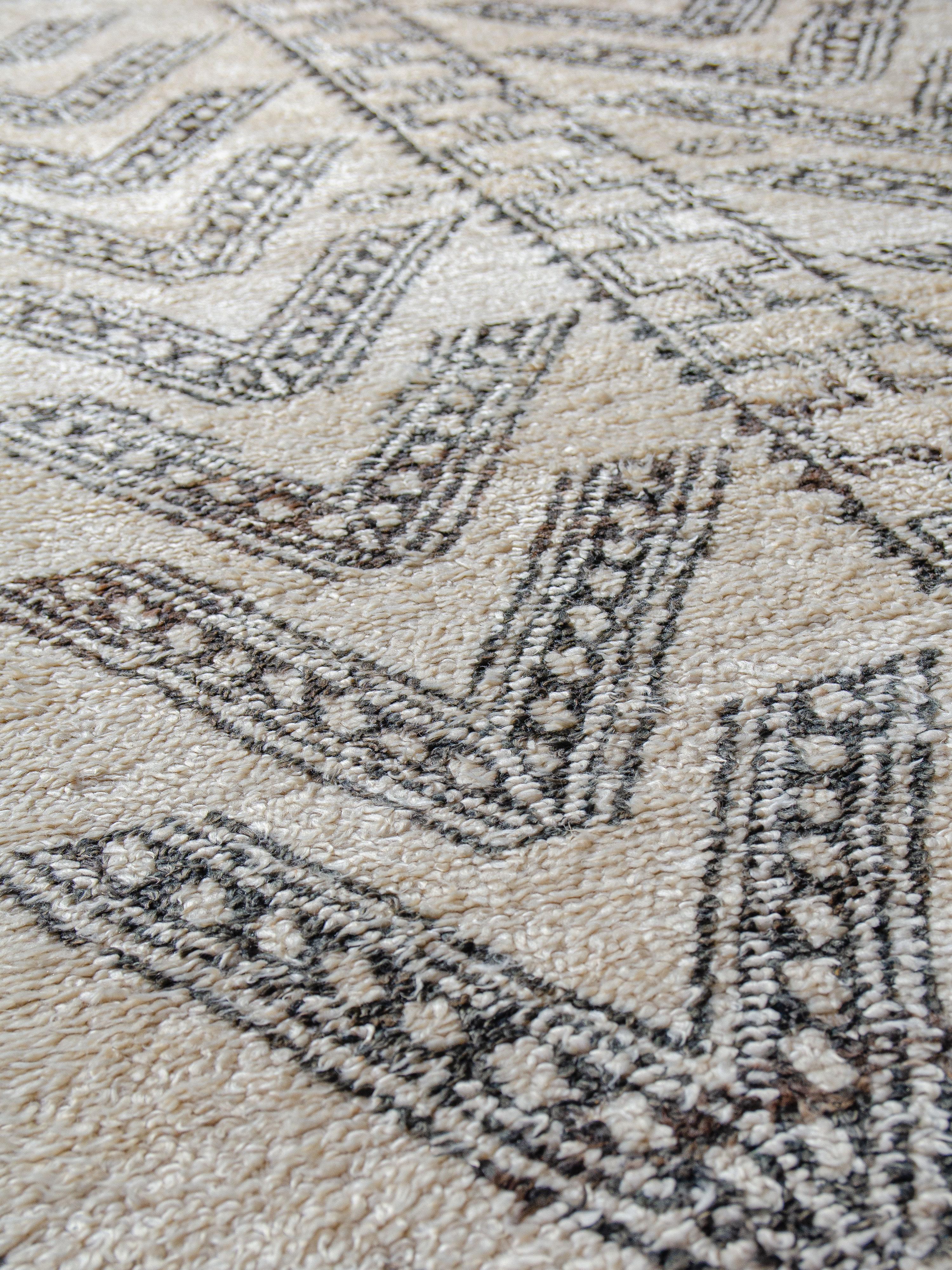 Alfombra Marroquí Beni Ouarain Chevron Muy Inusual Curada Por Breuckelen Berber Minimalista en venta