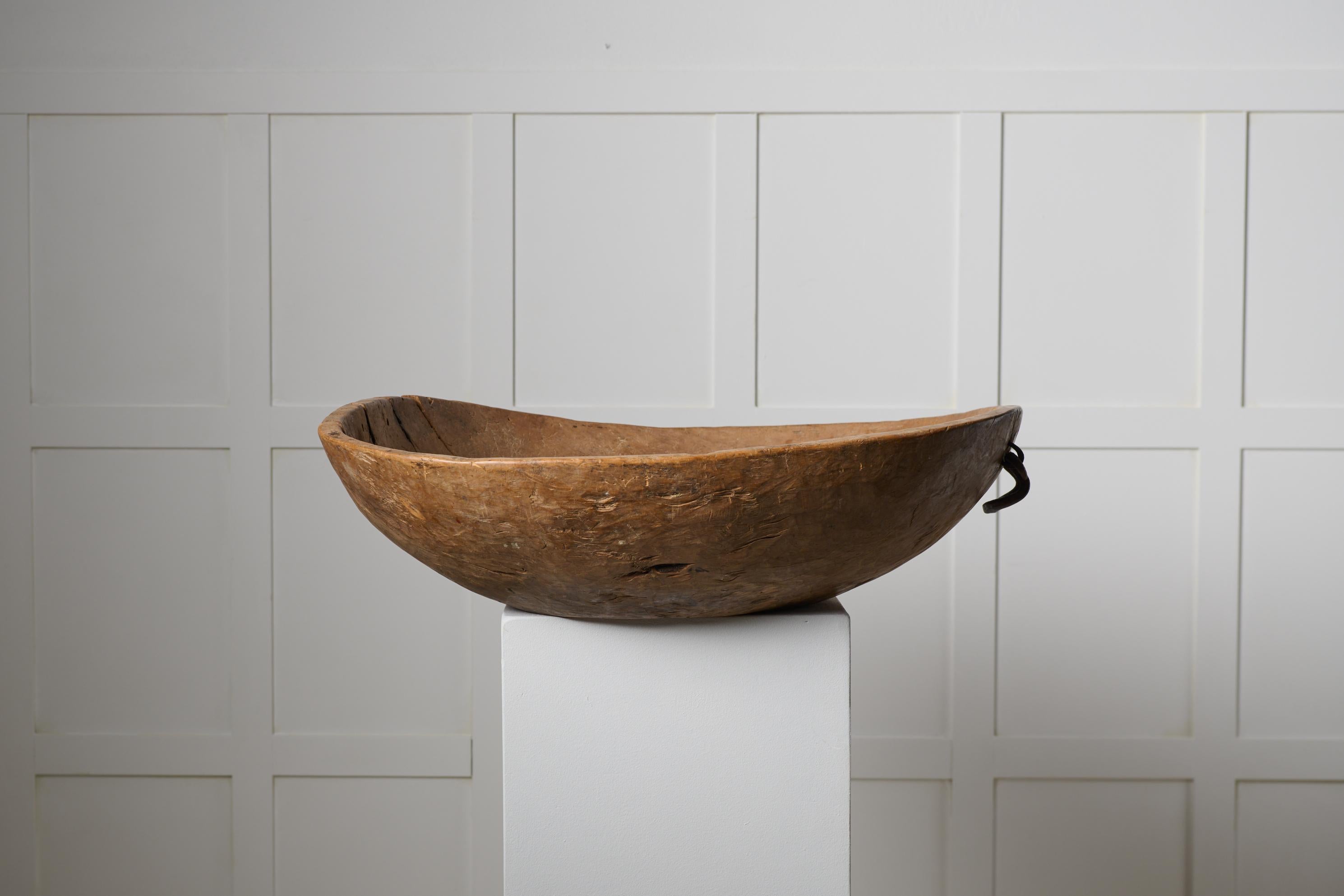 Svedese Very Unusual Large Northern Swedish Wooden Bowl in Birch Root from the Mid 1700s in vendita